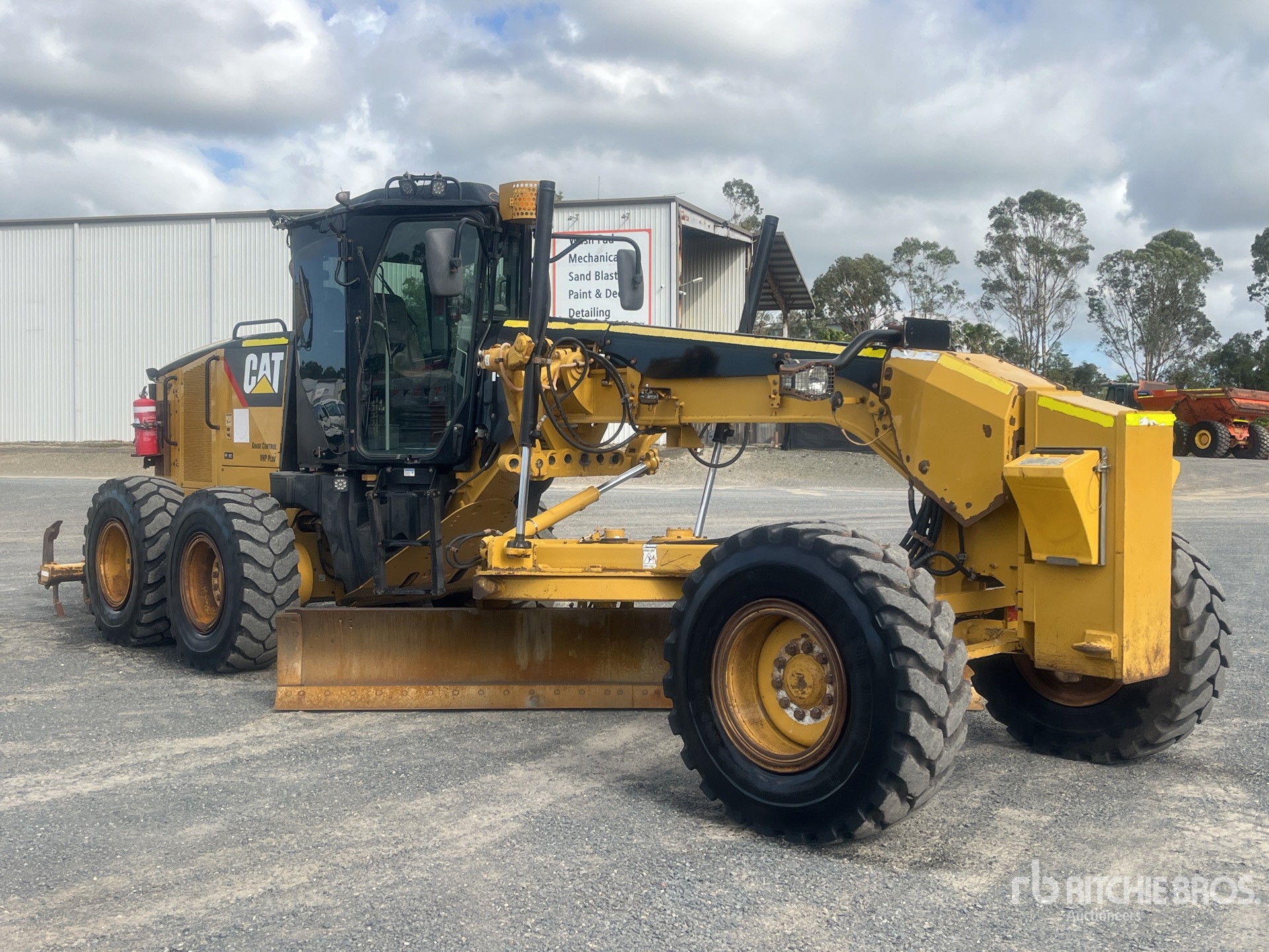 General Appearance with Picture, Right Front Corner