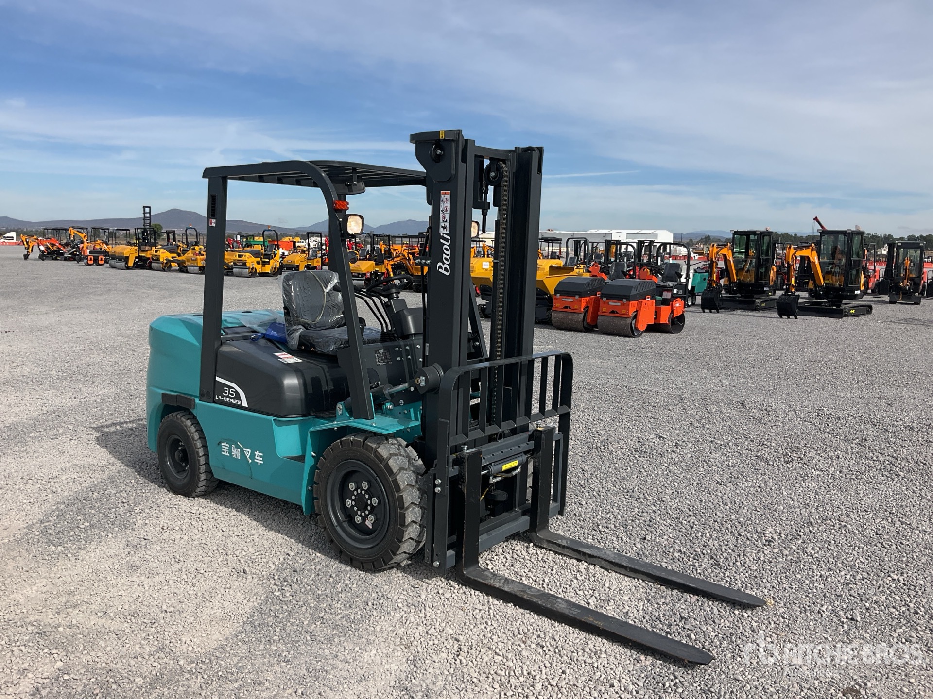 General Appearance with Picture, Right Front Corner