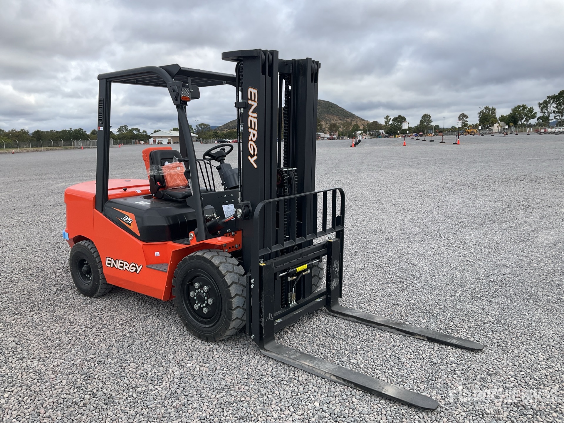 General Appearance with Picture, Right Front Corner