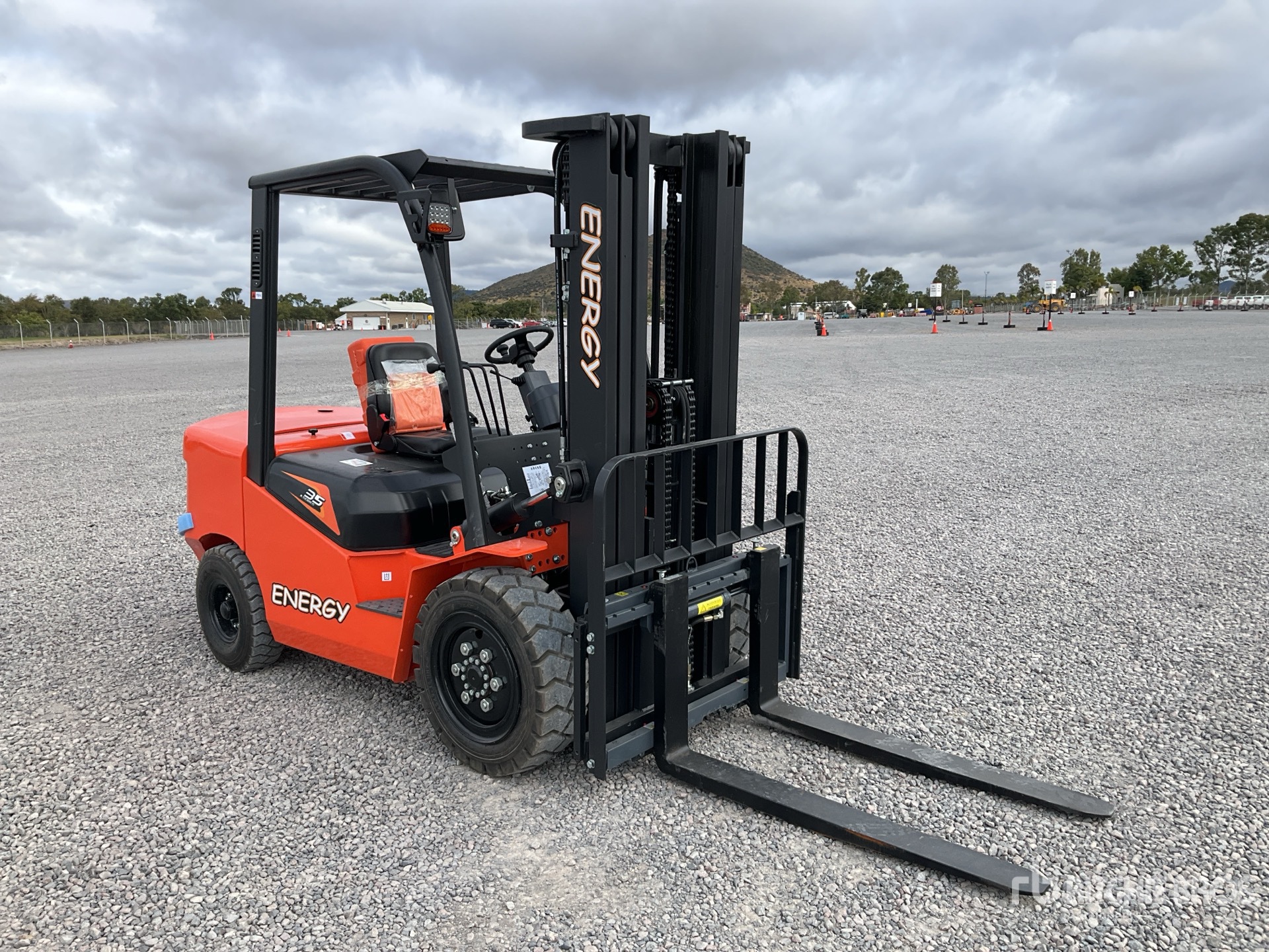 General Appearance with Picture, Right Front Corner