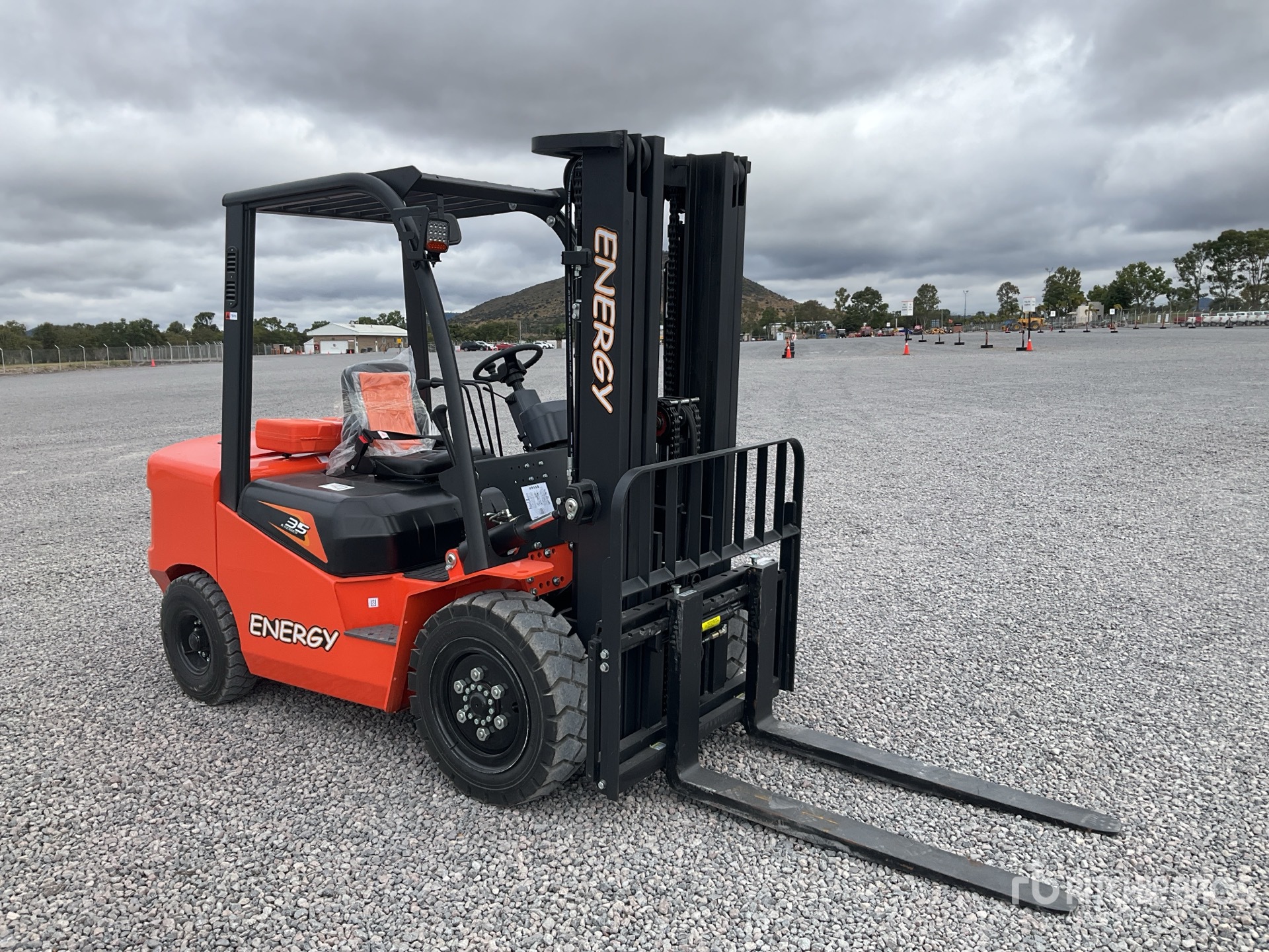 General Appearance with Picture, Right Front Corner