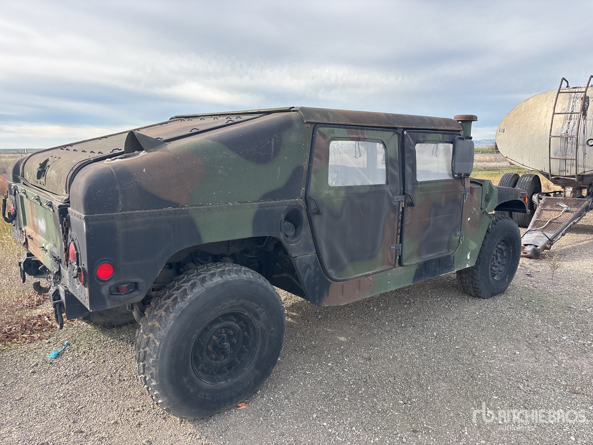 General Appearance with Picture, Right Rear Corner