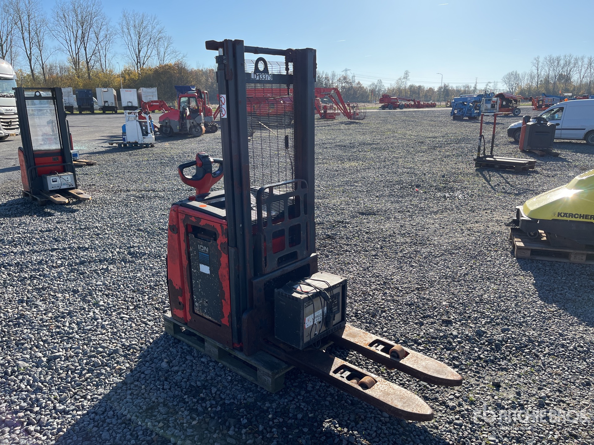 General Appearance with Bild, Ecke vorne rechts