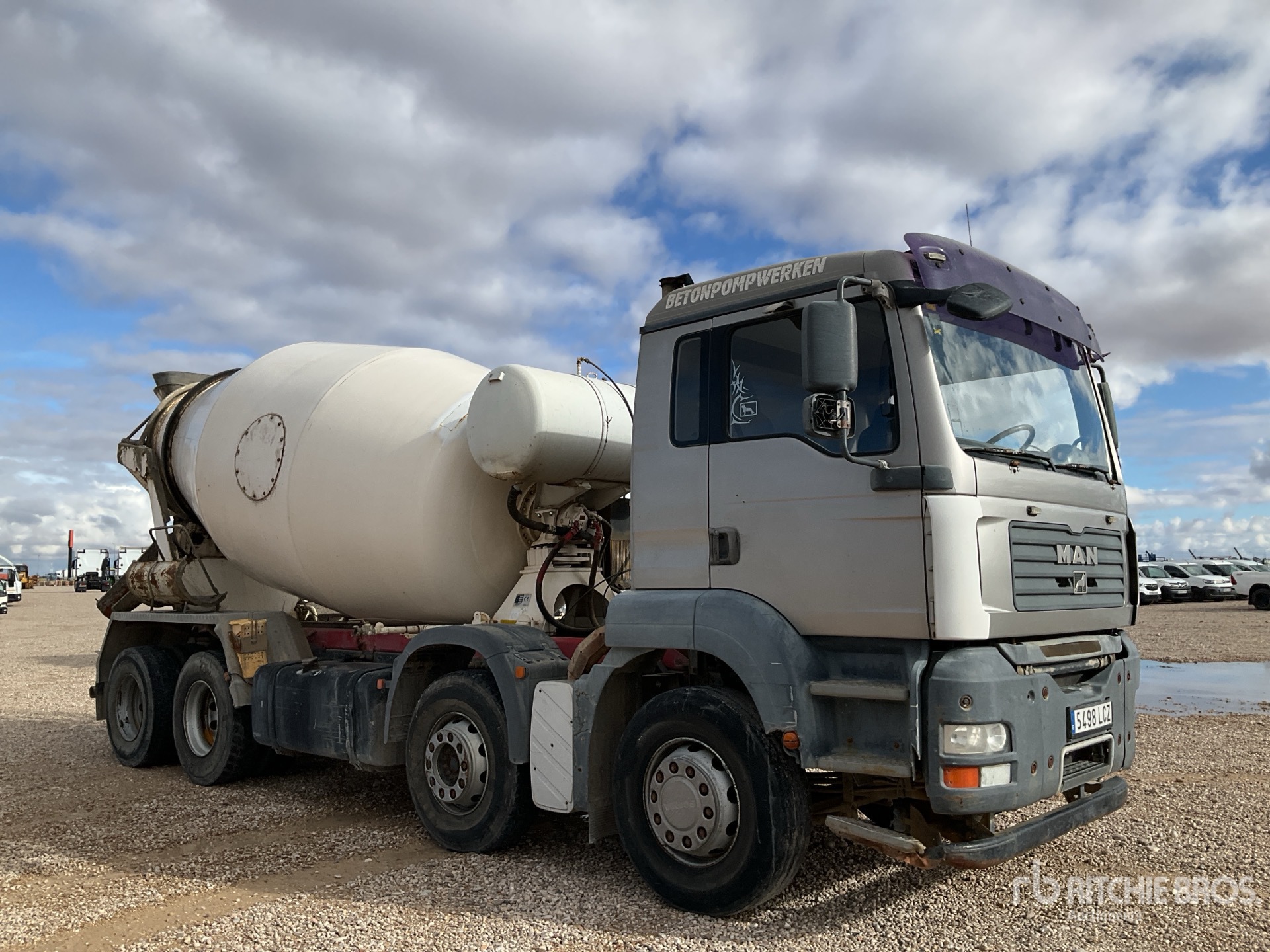 General Appearance with Bild, Ecke vorne rechts