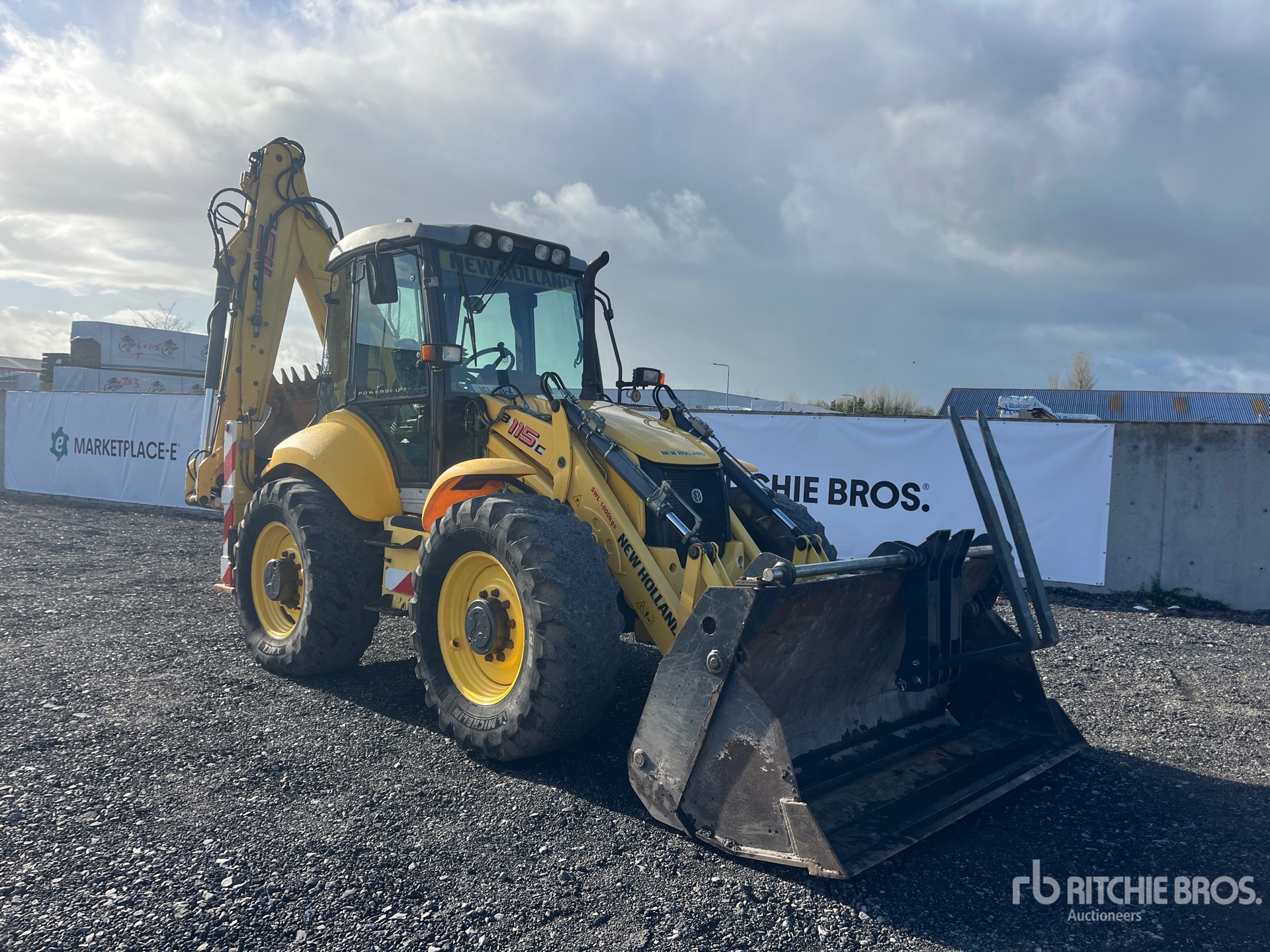 General Appearance with Bild, Ecke vorne rechts