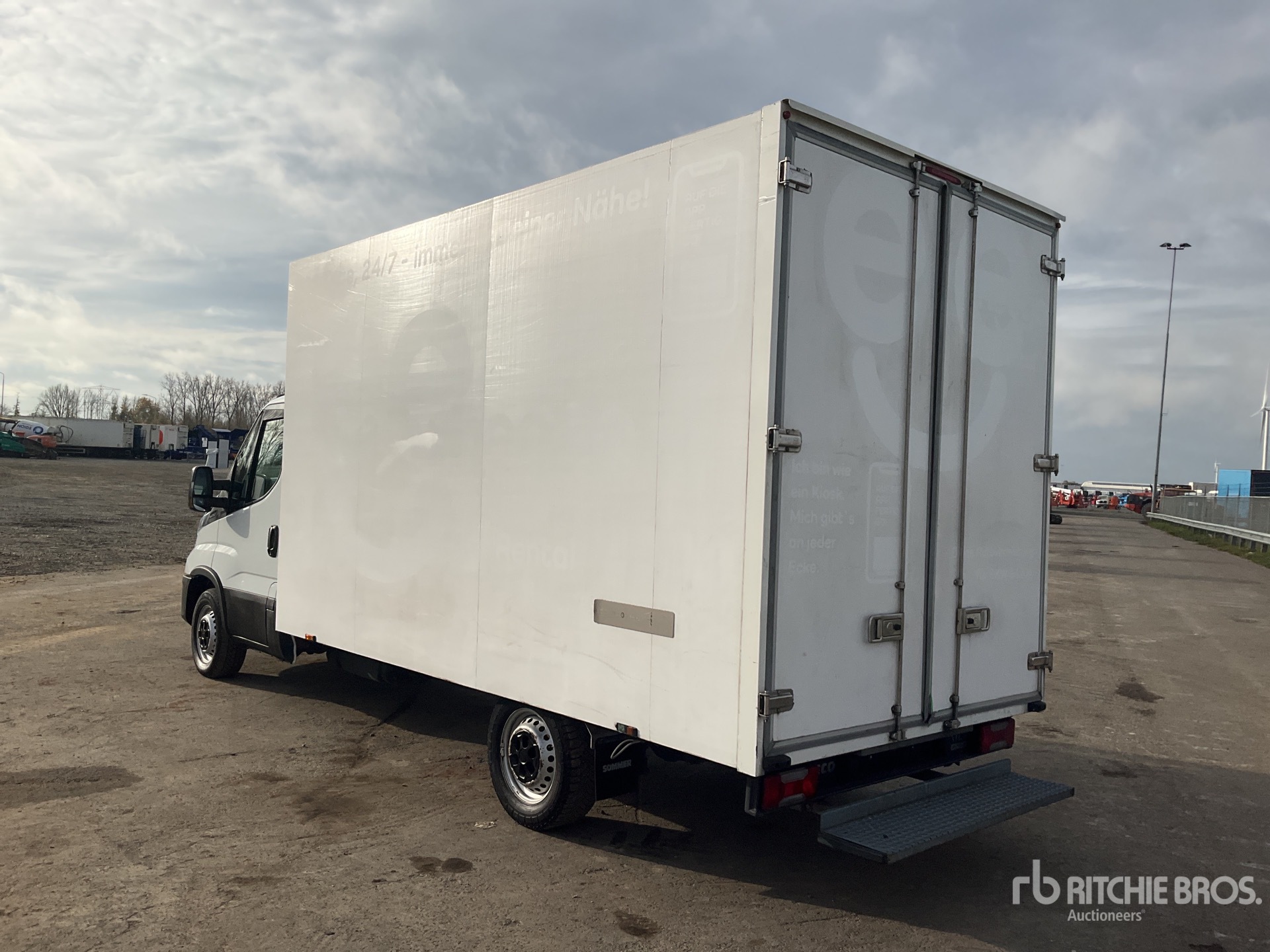 Aspect général with Image, coin arrière gauche