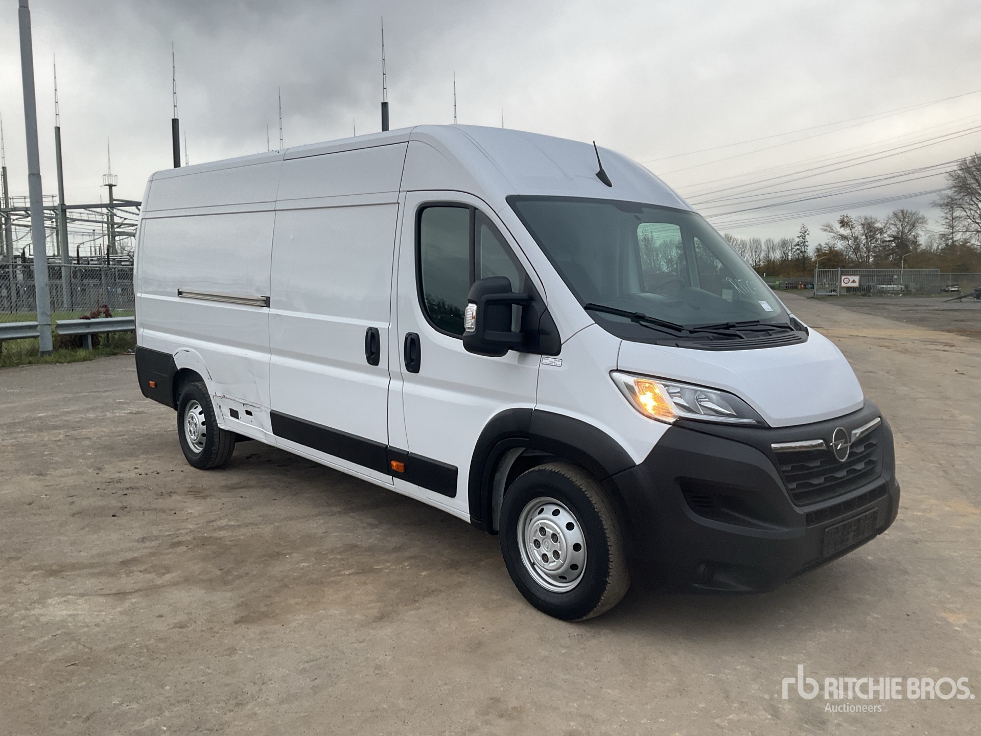 General Appearance with Bild, Ecke vorne rechts