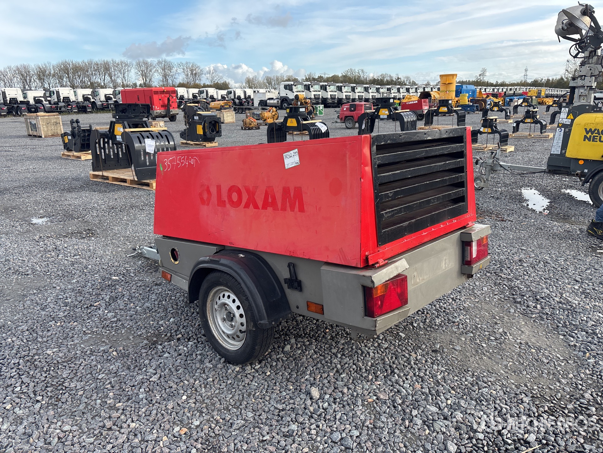 General Appearance with Picture, Right Front Corner