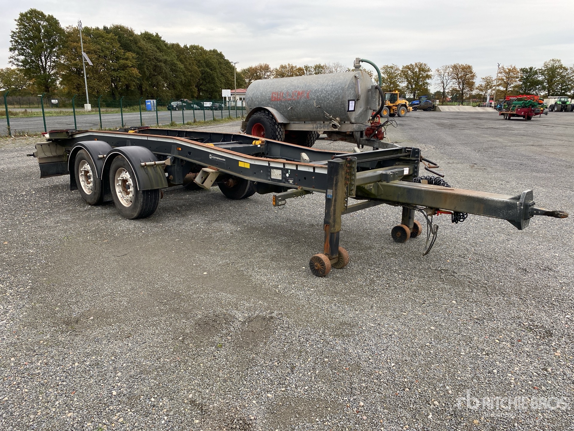 General Appearance with Bild, Ecke vorne rechts