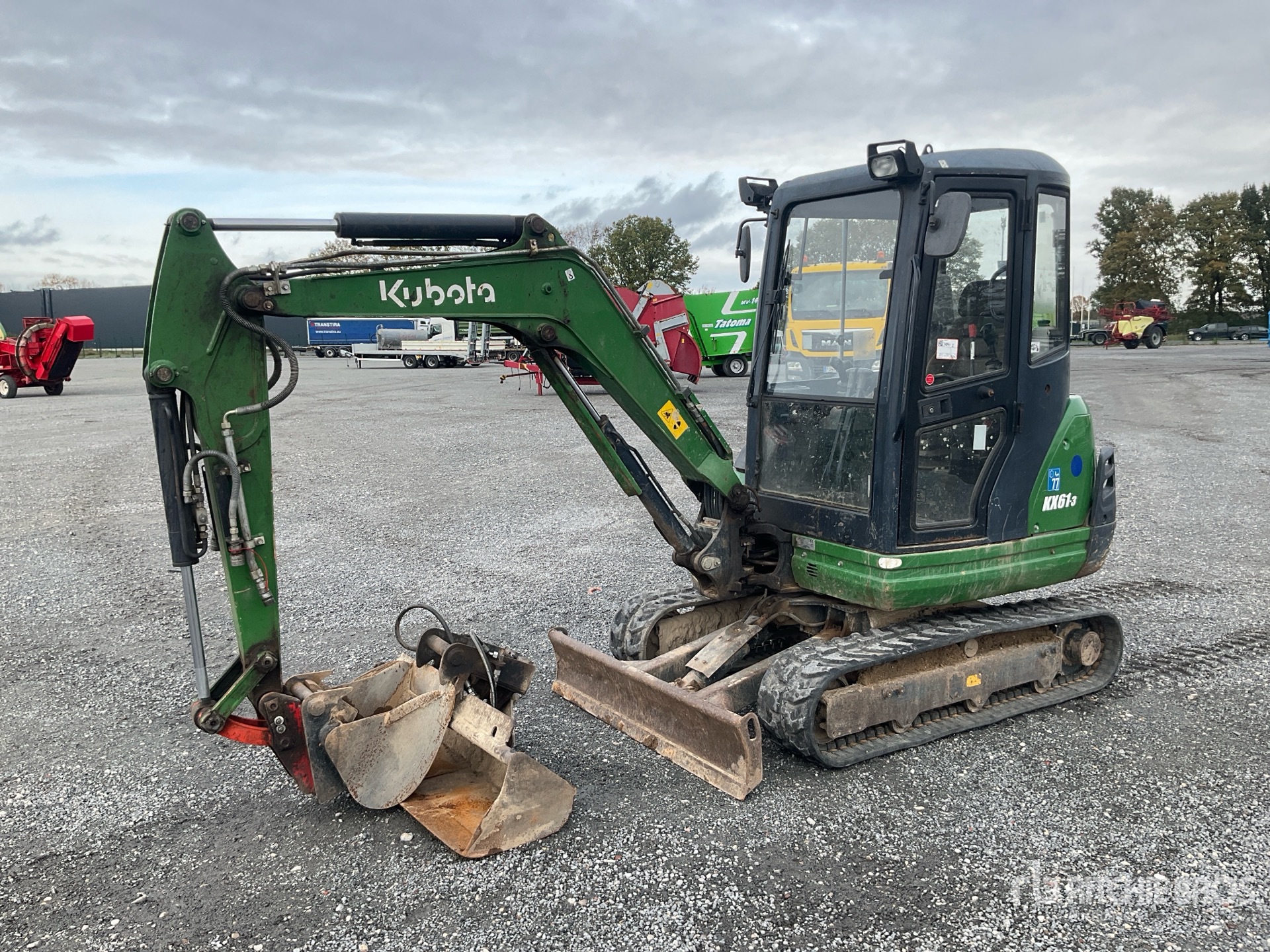 General Appearance with Picture, Left Front Corner