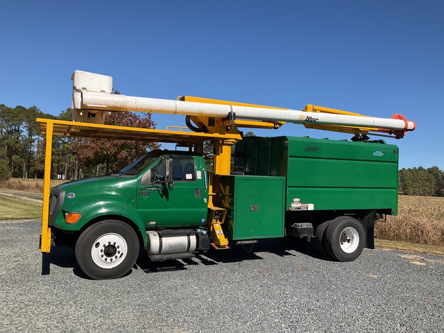 Altec LR758 58 ft on 2015 Ford F-750 XL 4x2 Forestry Bucket Truck
