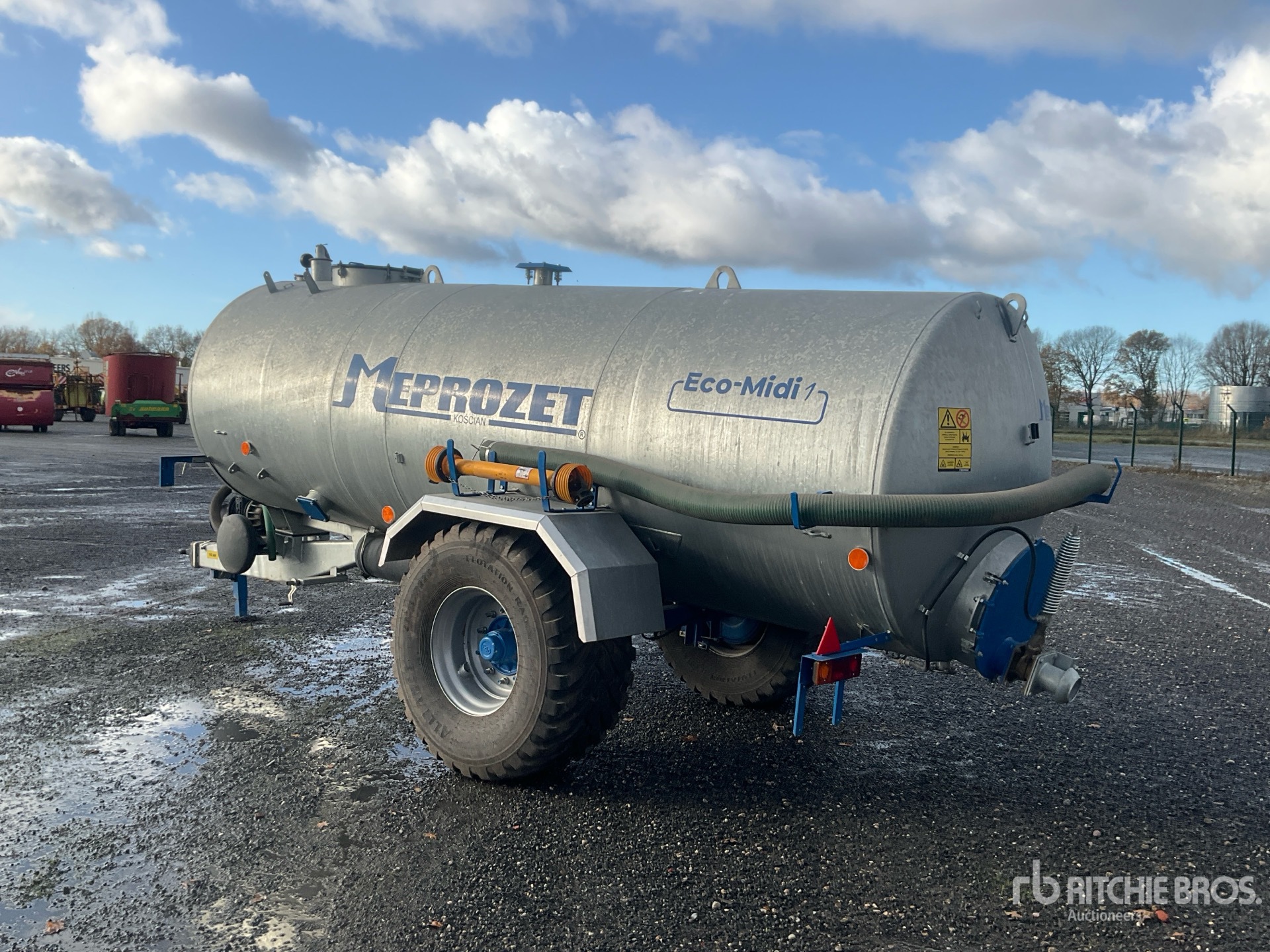 General Appearance with Foto, angolo posteriore sinistro