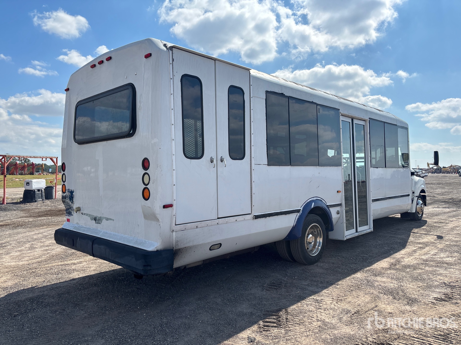 General Appearance with Imagen: esquina trasera derecha