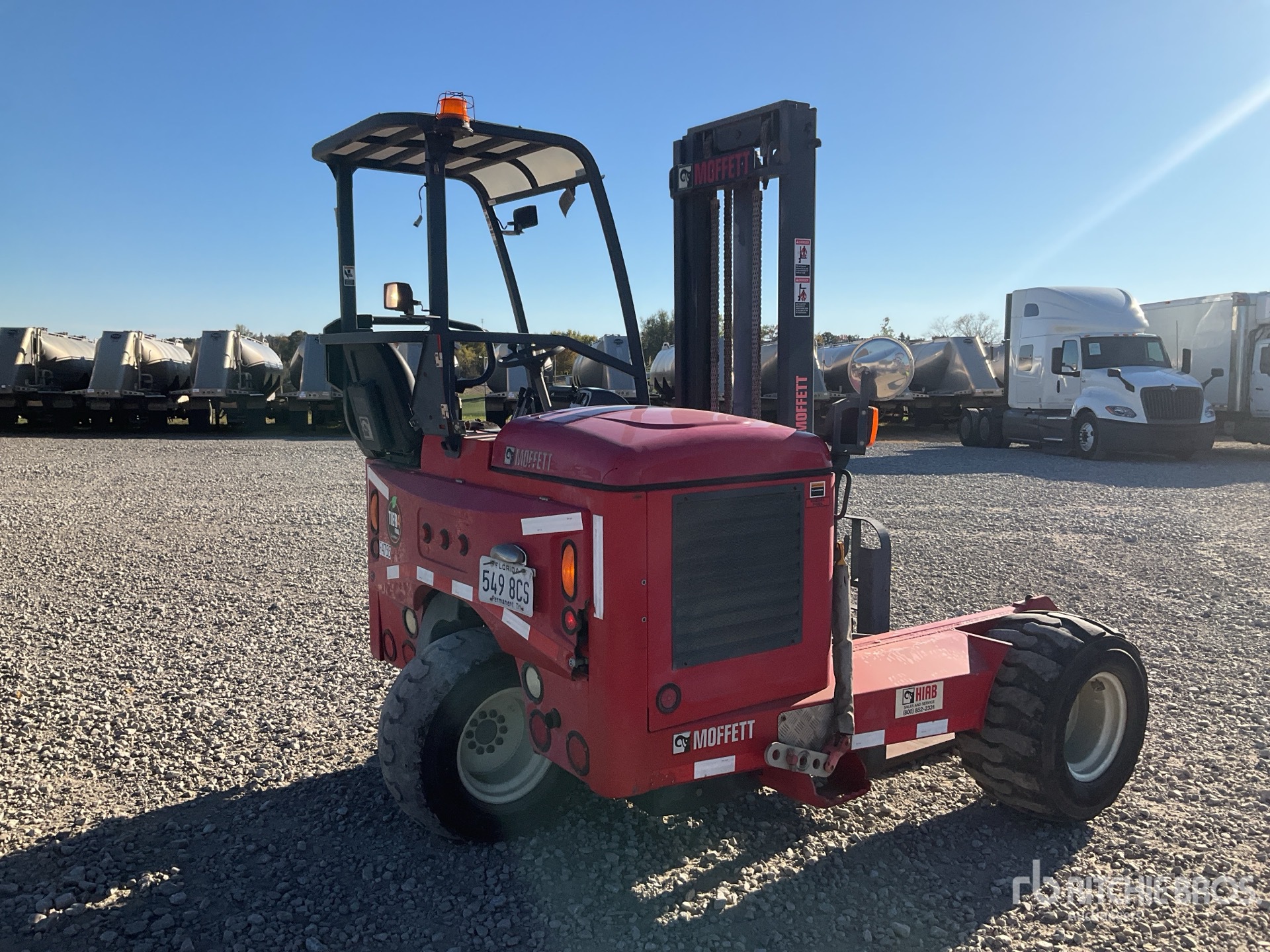 Aspect général with Image, coin arrière droit