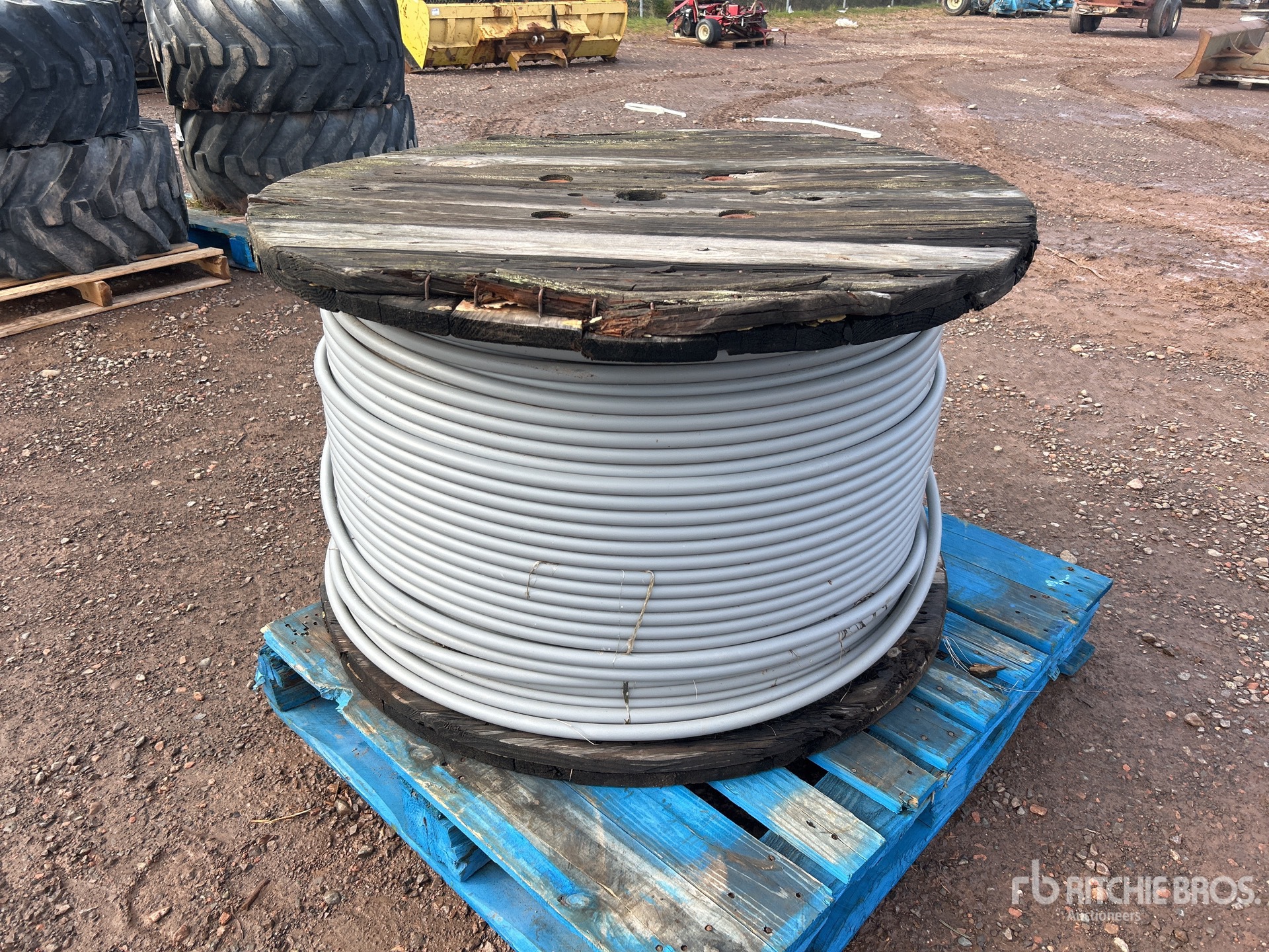 General Appearance with Bild, Ecke vorne rechts