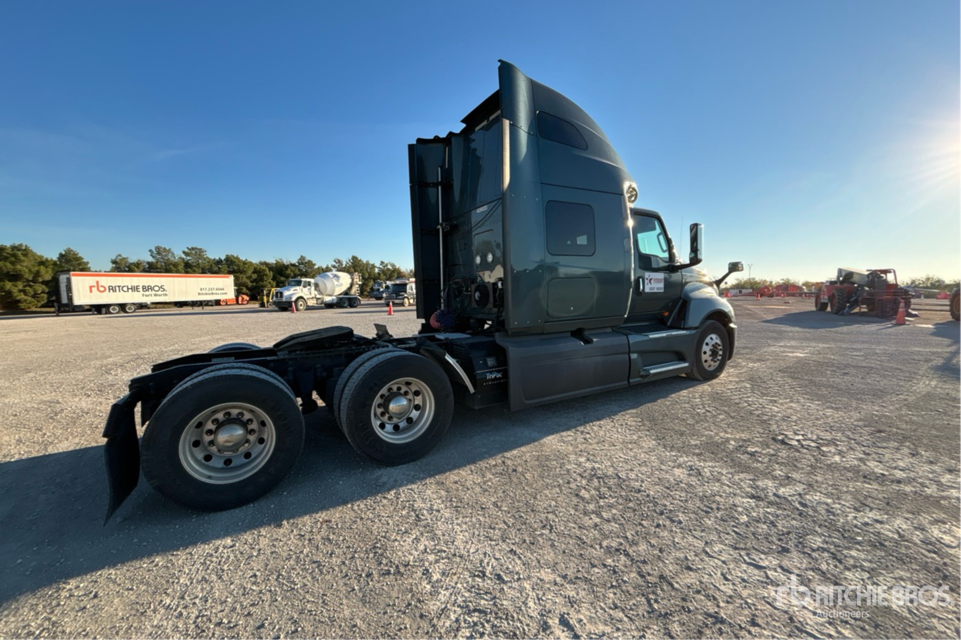 General Appearance with Foto, angolo anteriore sinistro