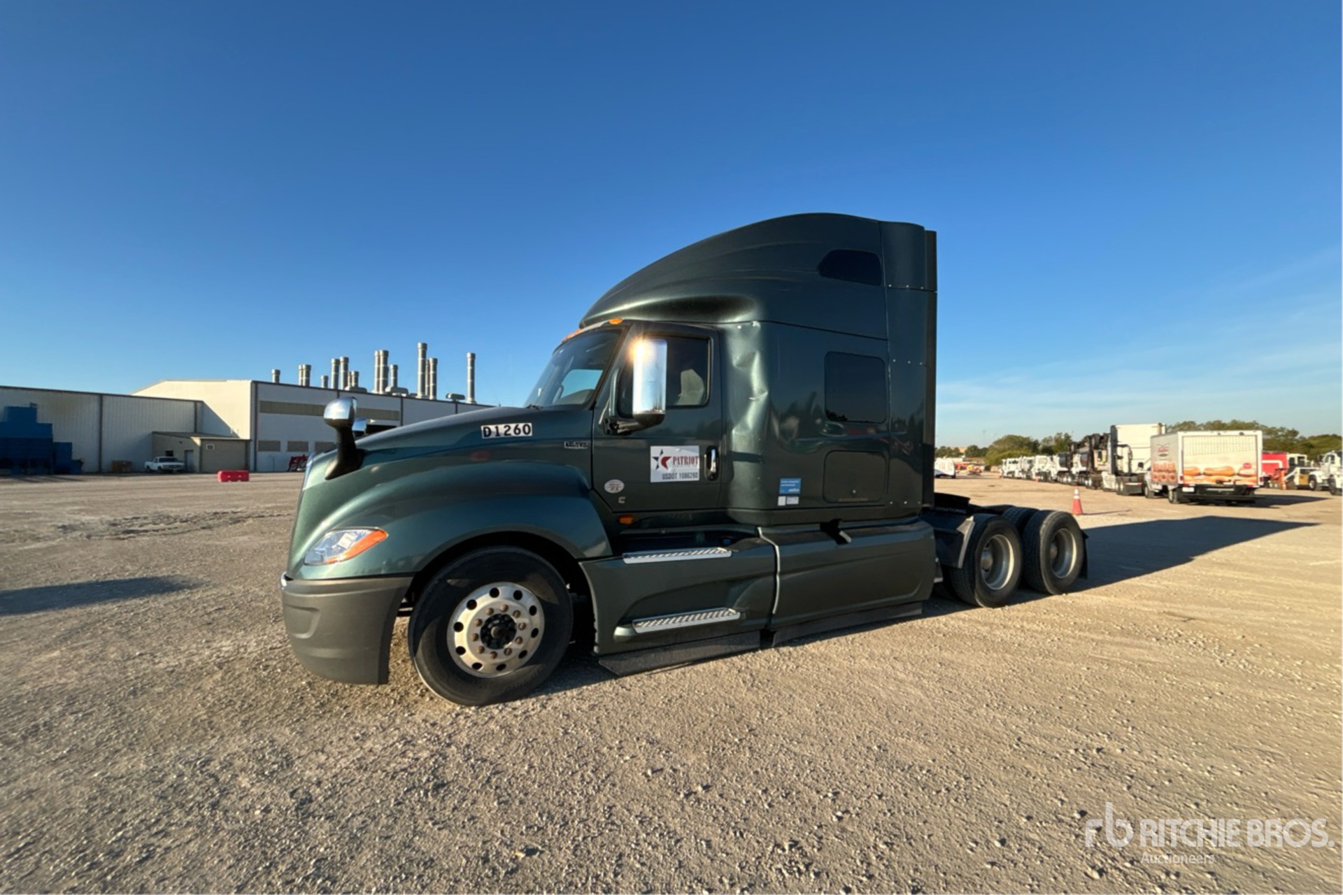 General Appearance with Foto, angolo anteriore sinistro