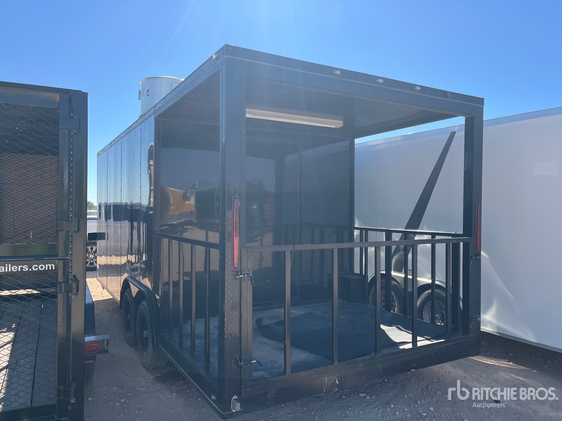 General Appearance with Bild, Ecke hinten links