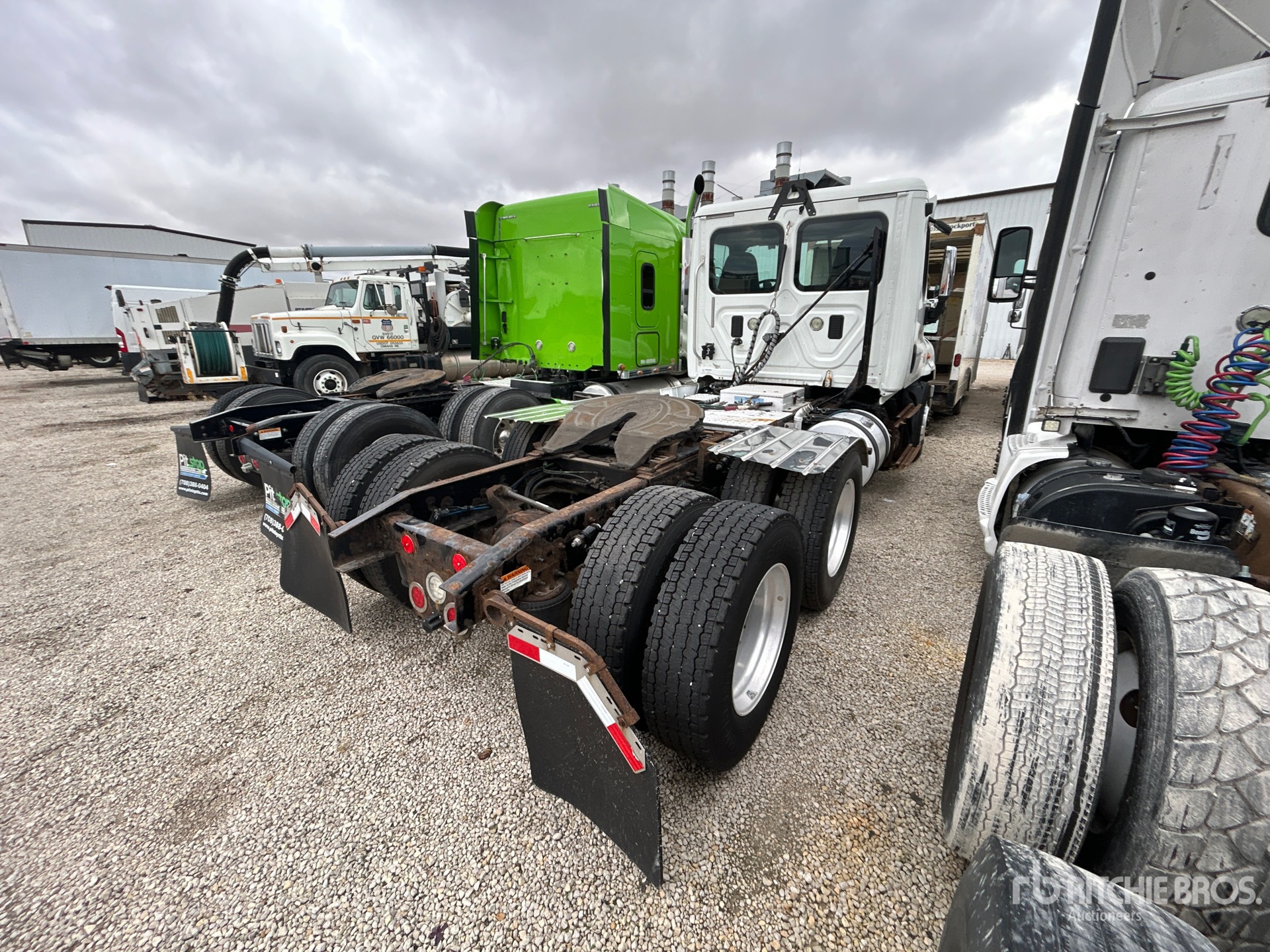 Aspect général with Image, coin arrière droit