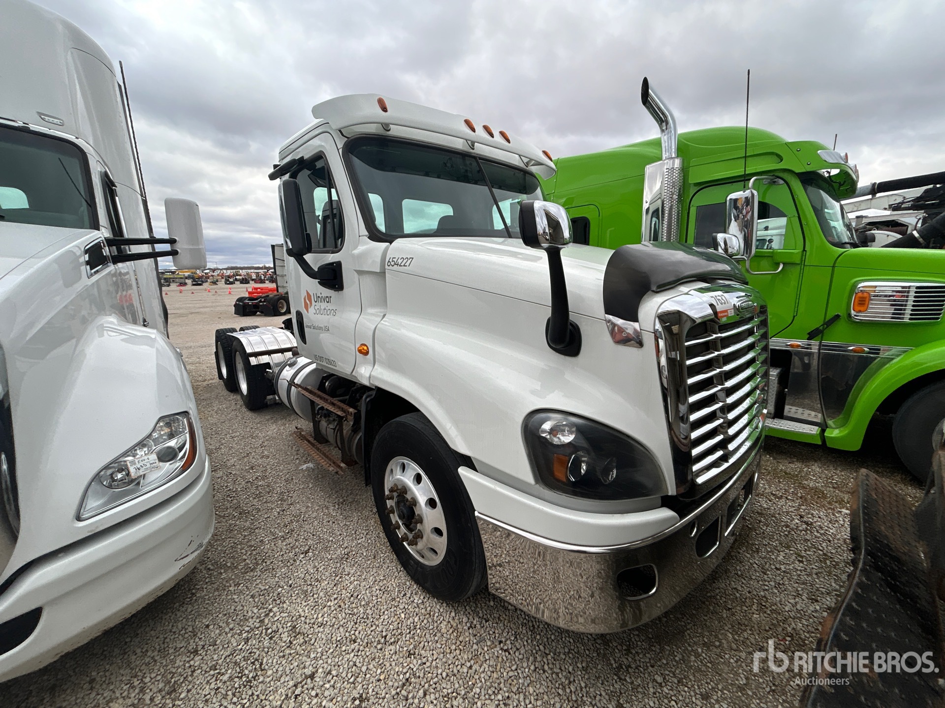 Aspect général with Image, coin avant droit