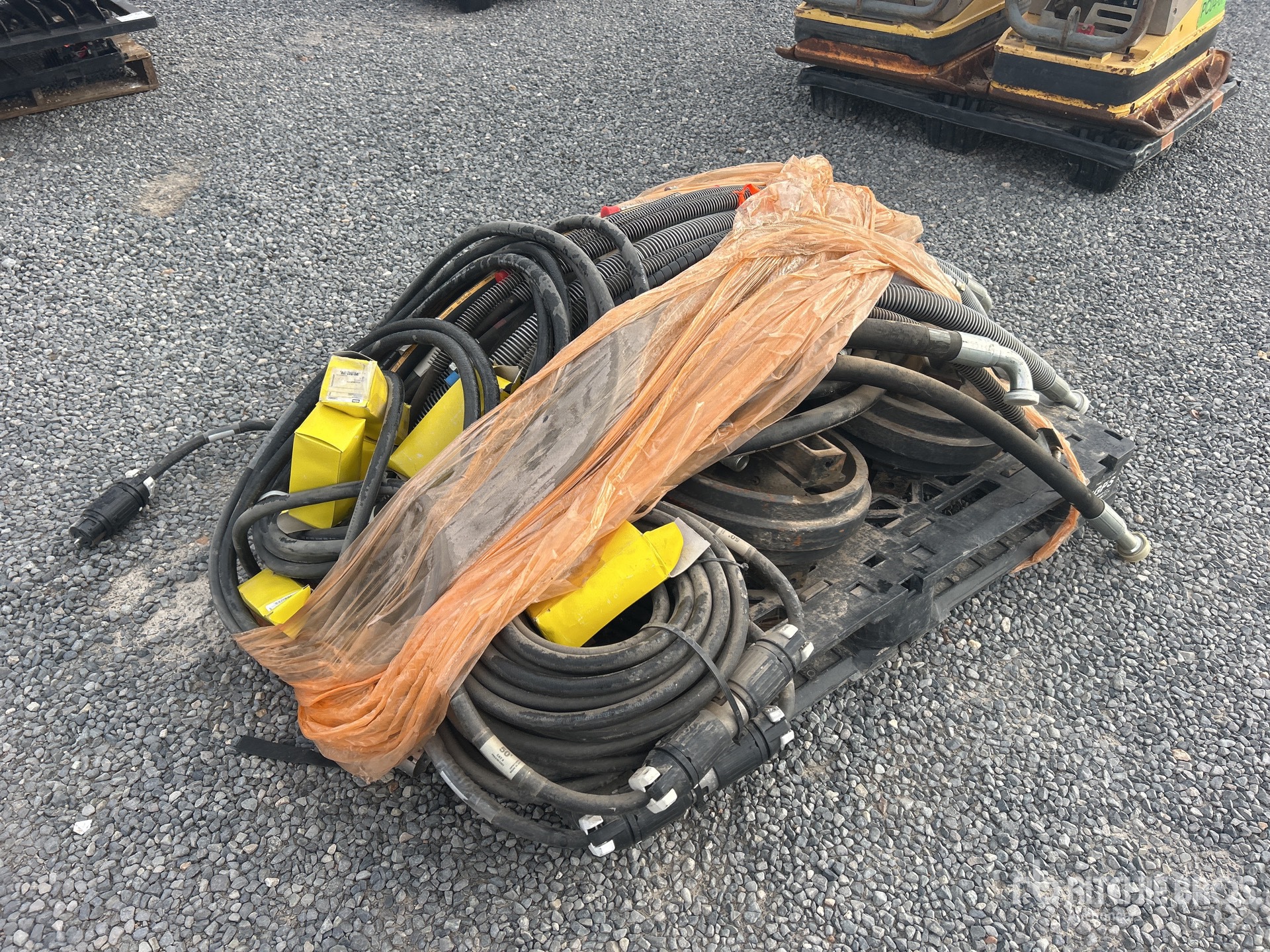 General Appearance with Foto, angolo posteriore sinistro