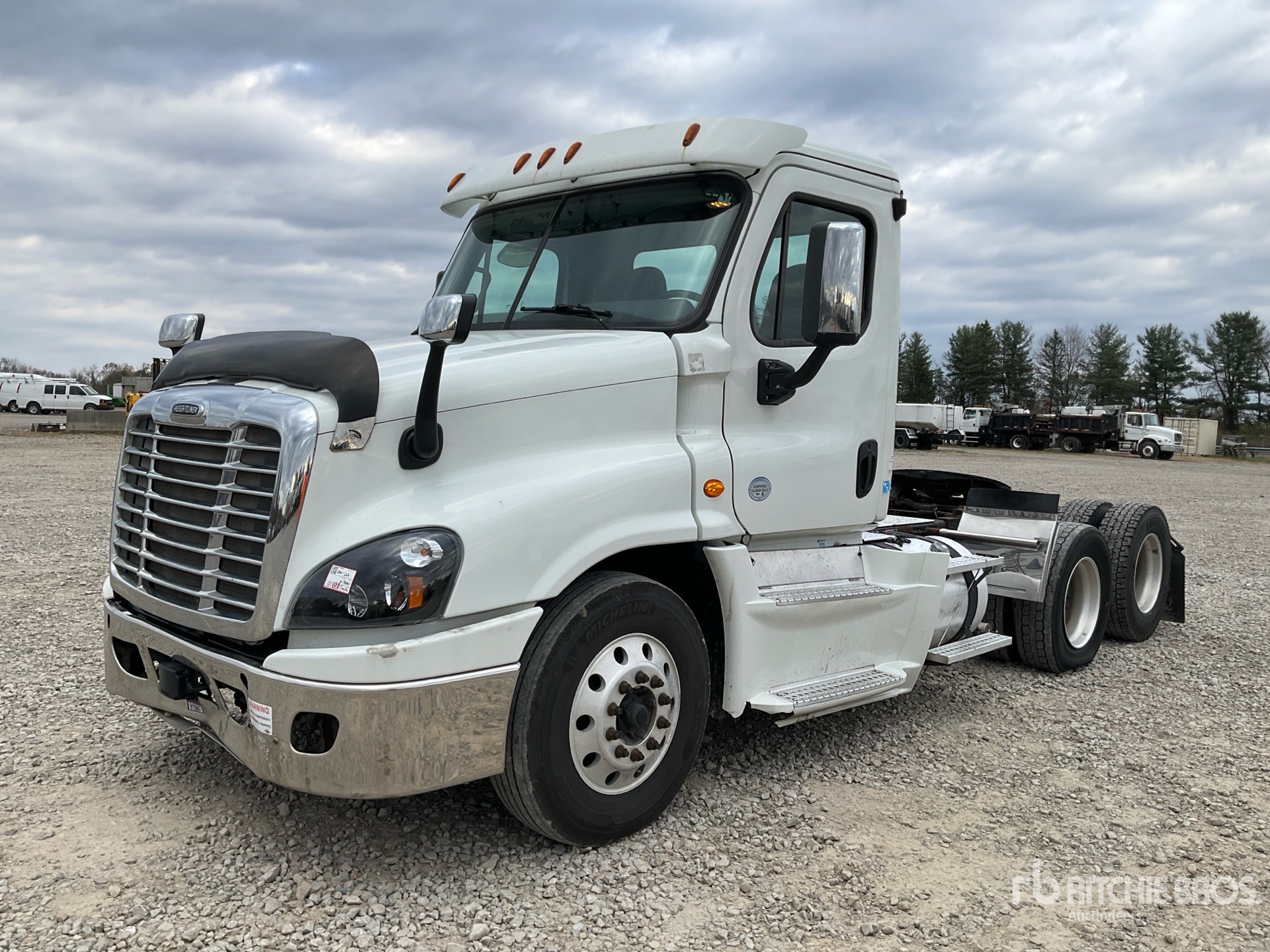 General Appearance with Bild, Ecke vorne links