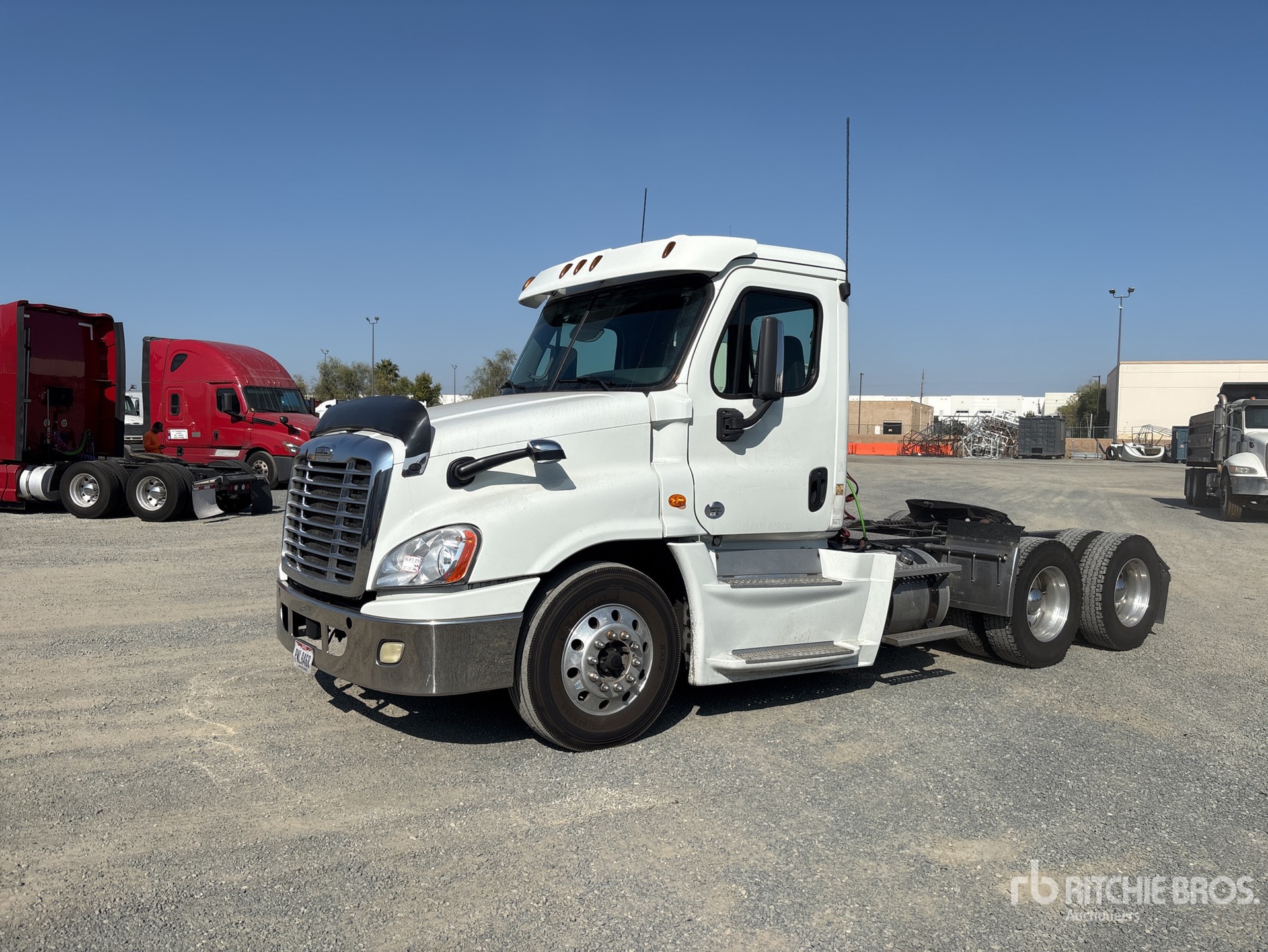 General Appearance with Foto, angolo anteriore sinistro