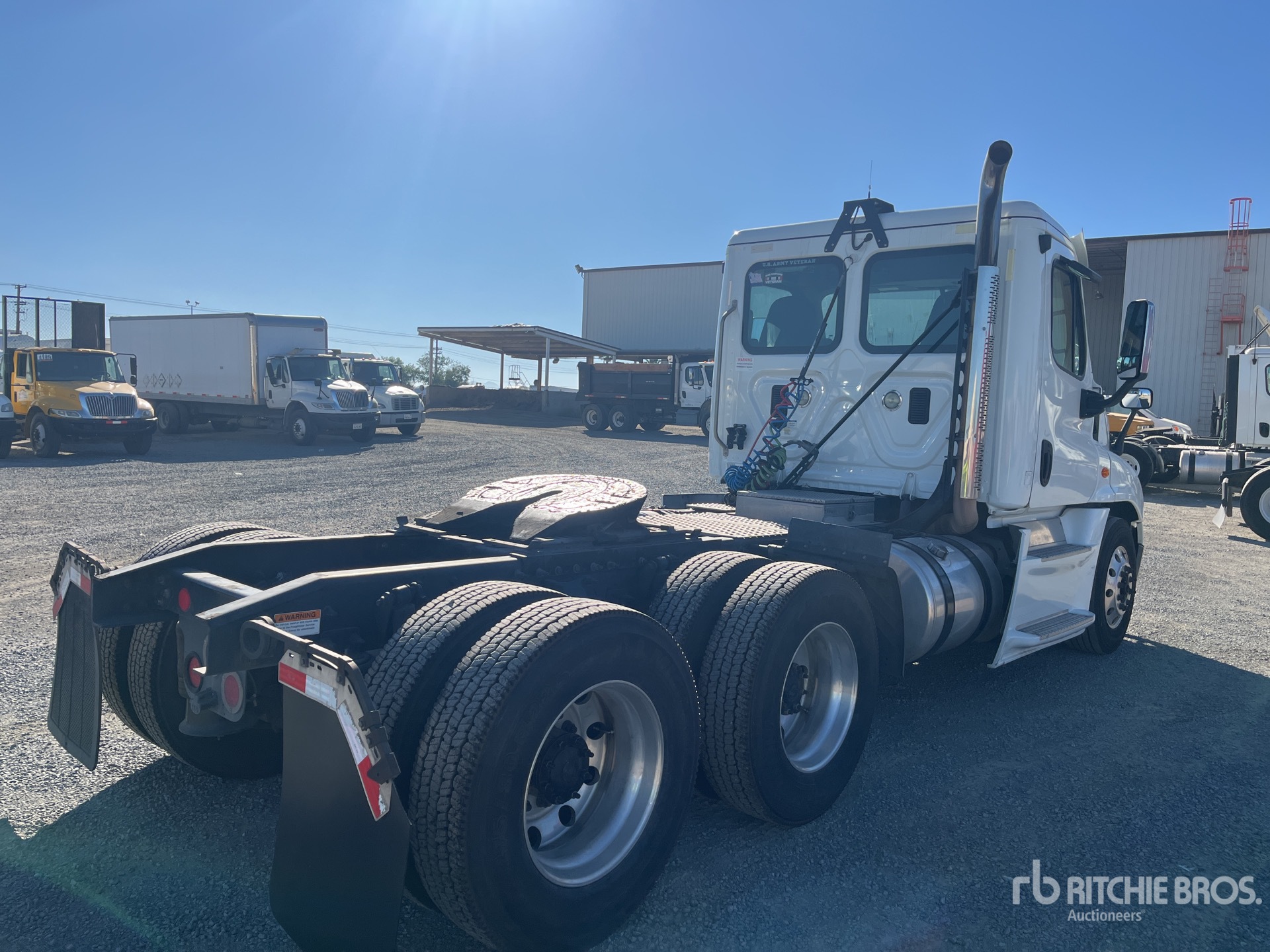 Aspect général with Image, coin arrière droit