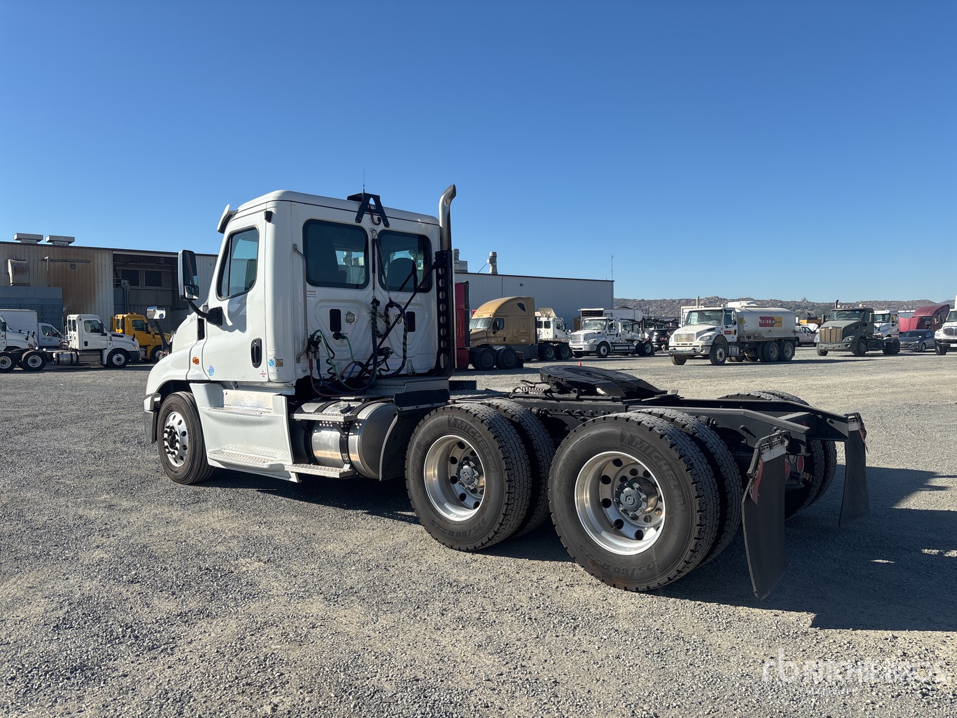 General Appearance with Foto, angolo posteriore sinistro