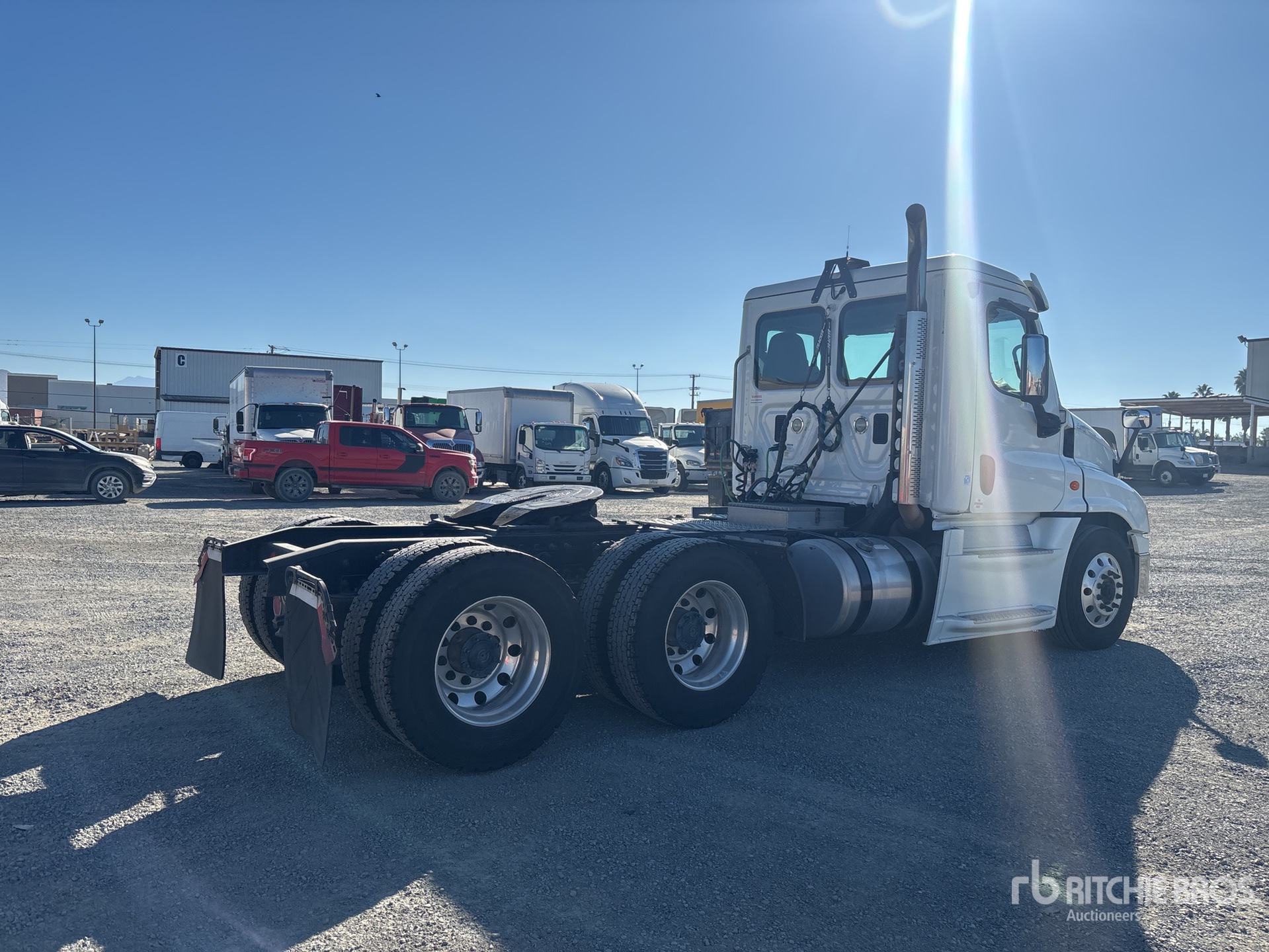 General Appearance with Foto, angolo anteriore sinistro