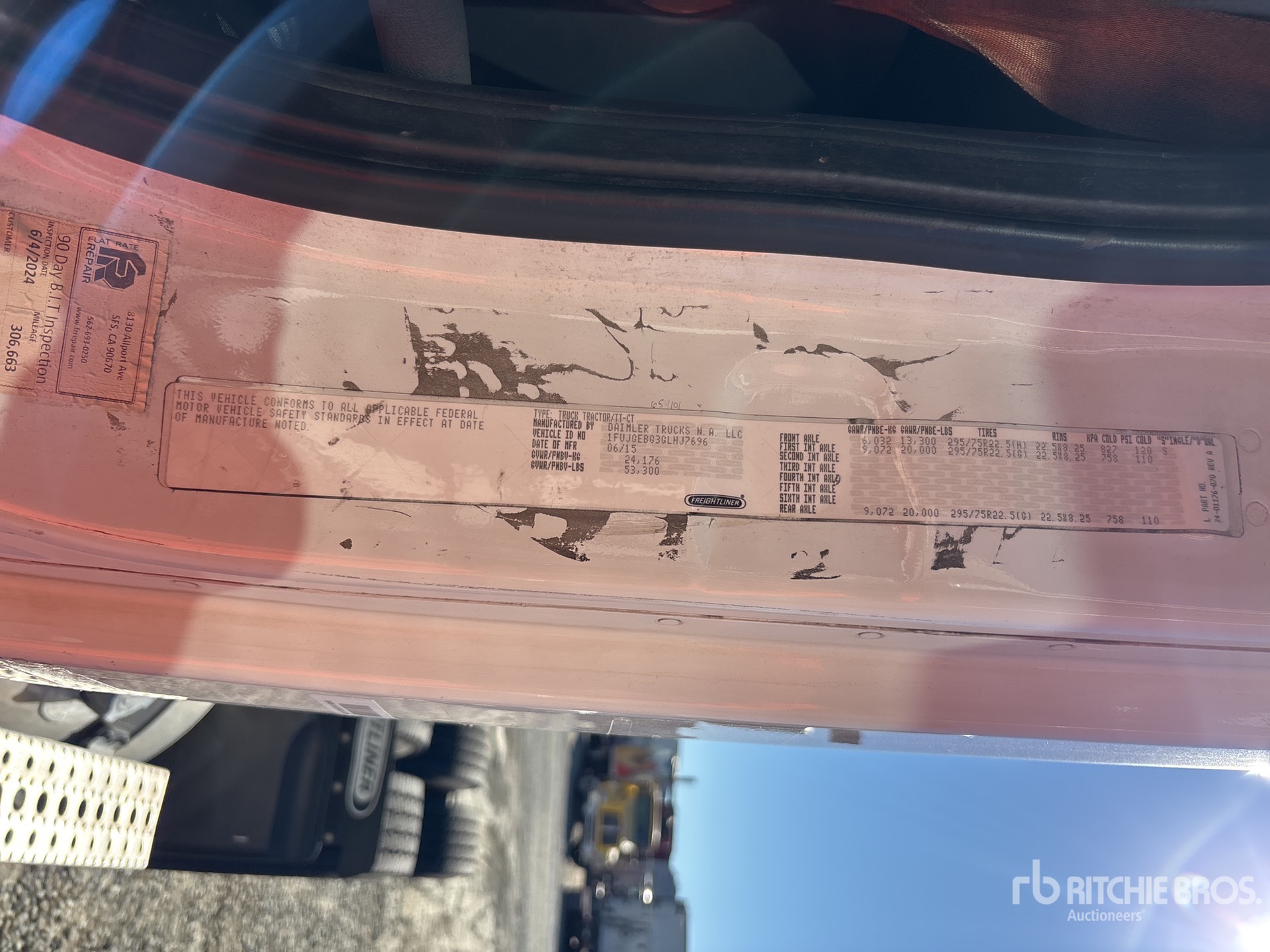 General Appearance with Numero seriale/numero d’identificazione del veicolo (VIN)