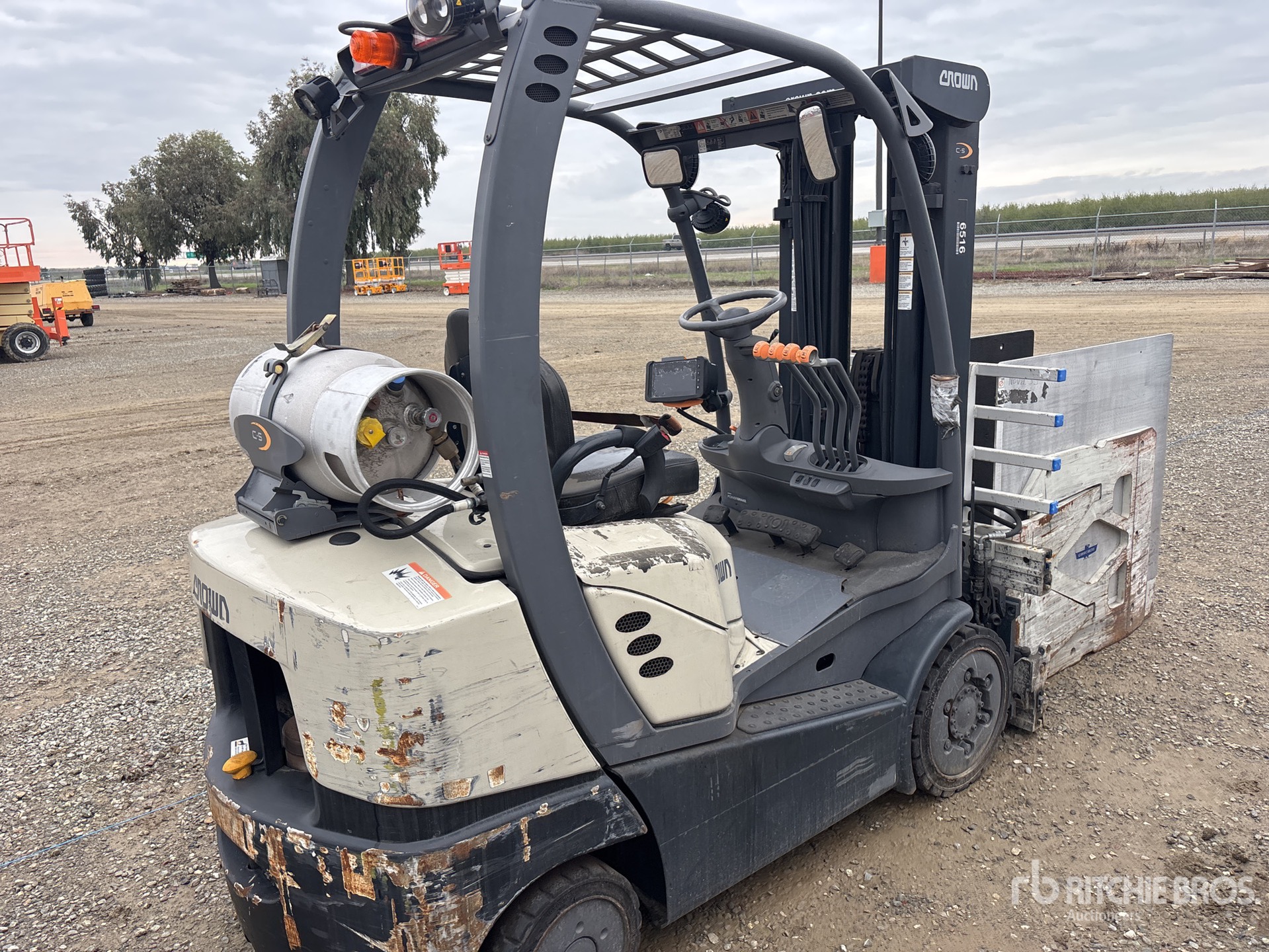 Aspect général with Image, coin arrière droit