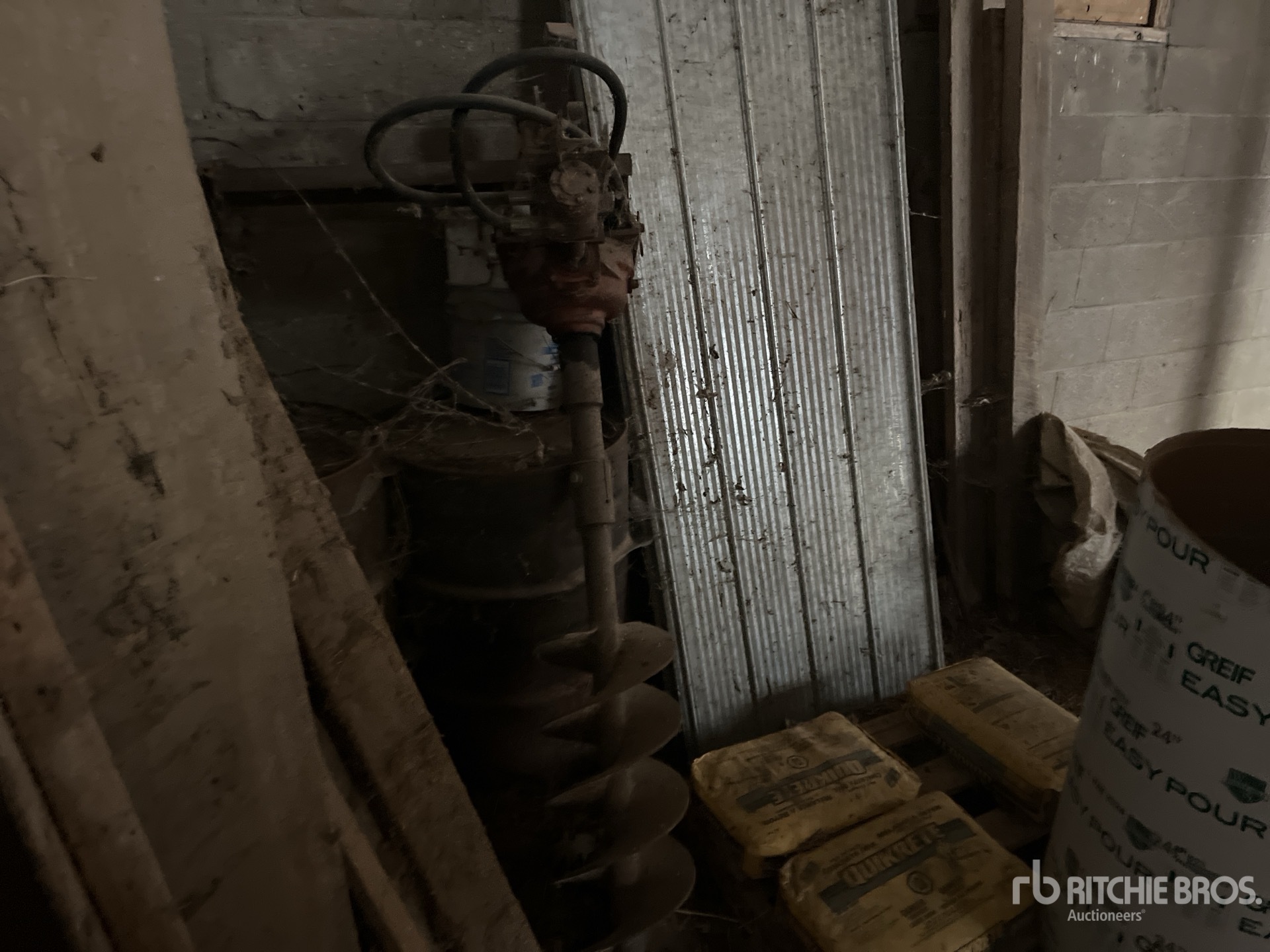 Aspect général with Image, coin arrière droit