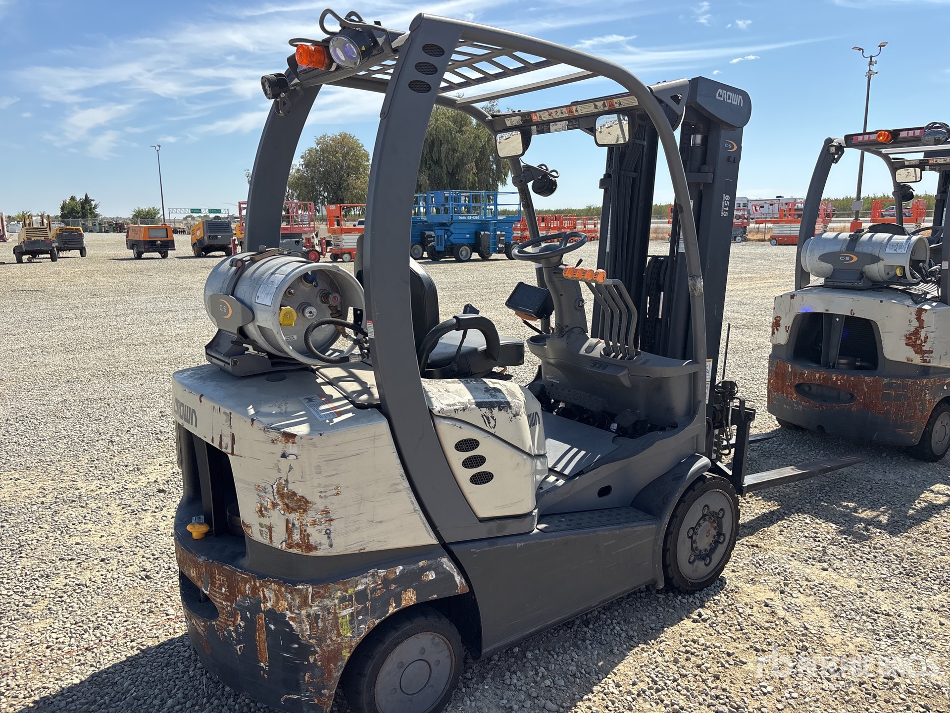 Aspect général with Image, coin arrière droit