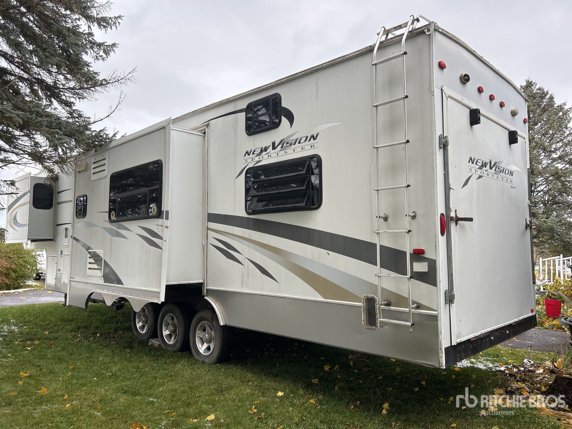 General Appearance with Foto, angolo posteriore sinistro