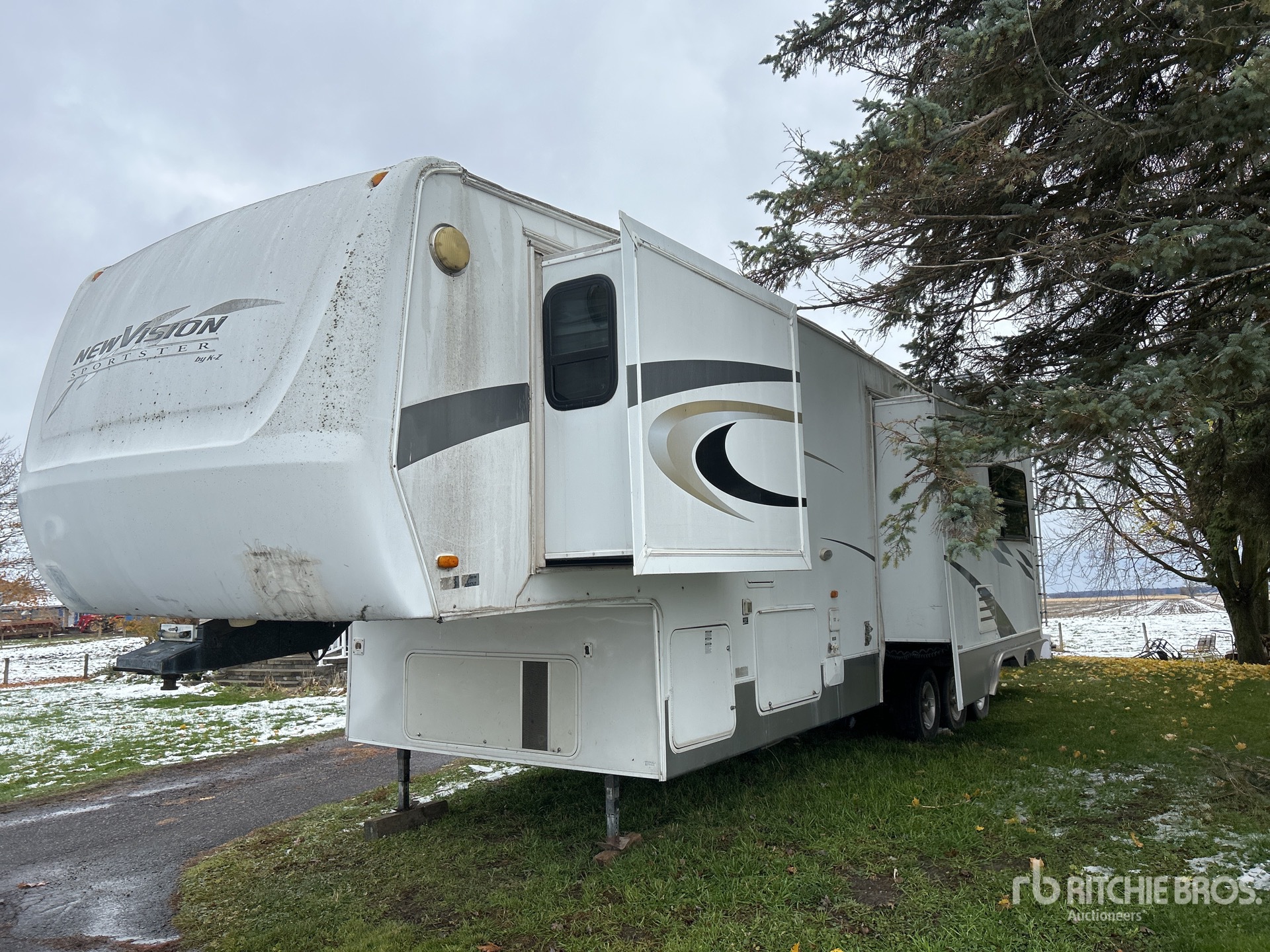 General Appearance with Foto, angolo anteriore sinistro