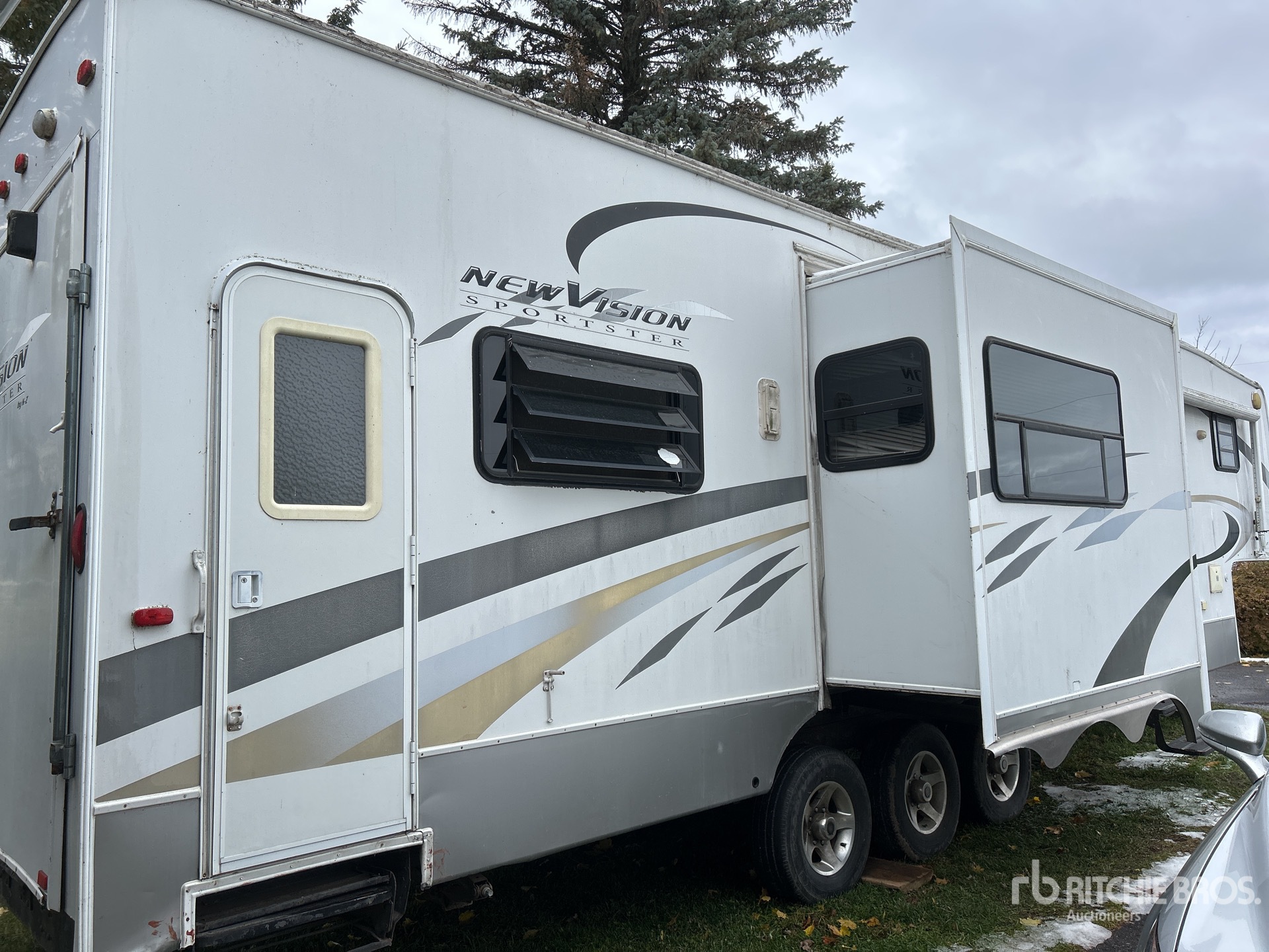 General Appearance with Foto, angolo anteriore sinistro