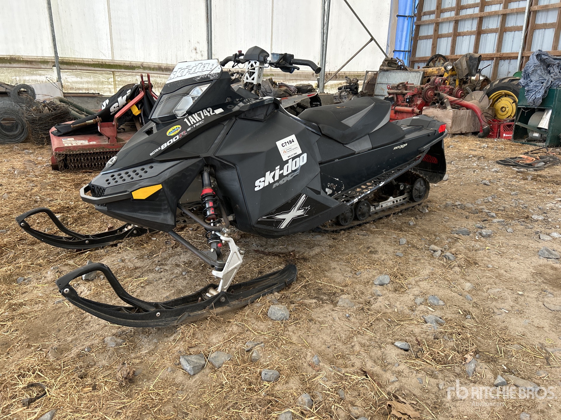 General Appearance with Bild, Ecke vorne links