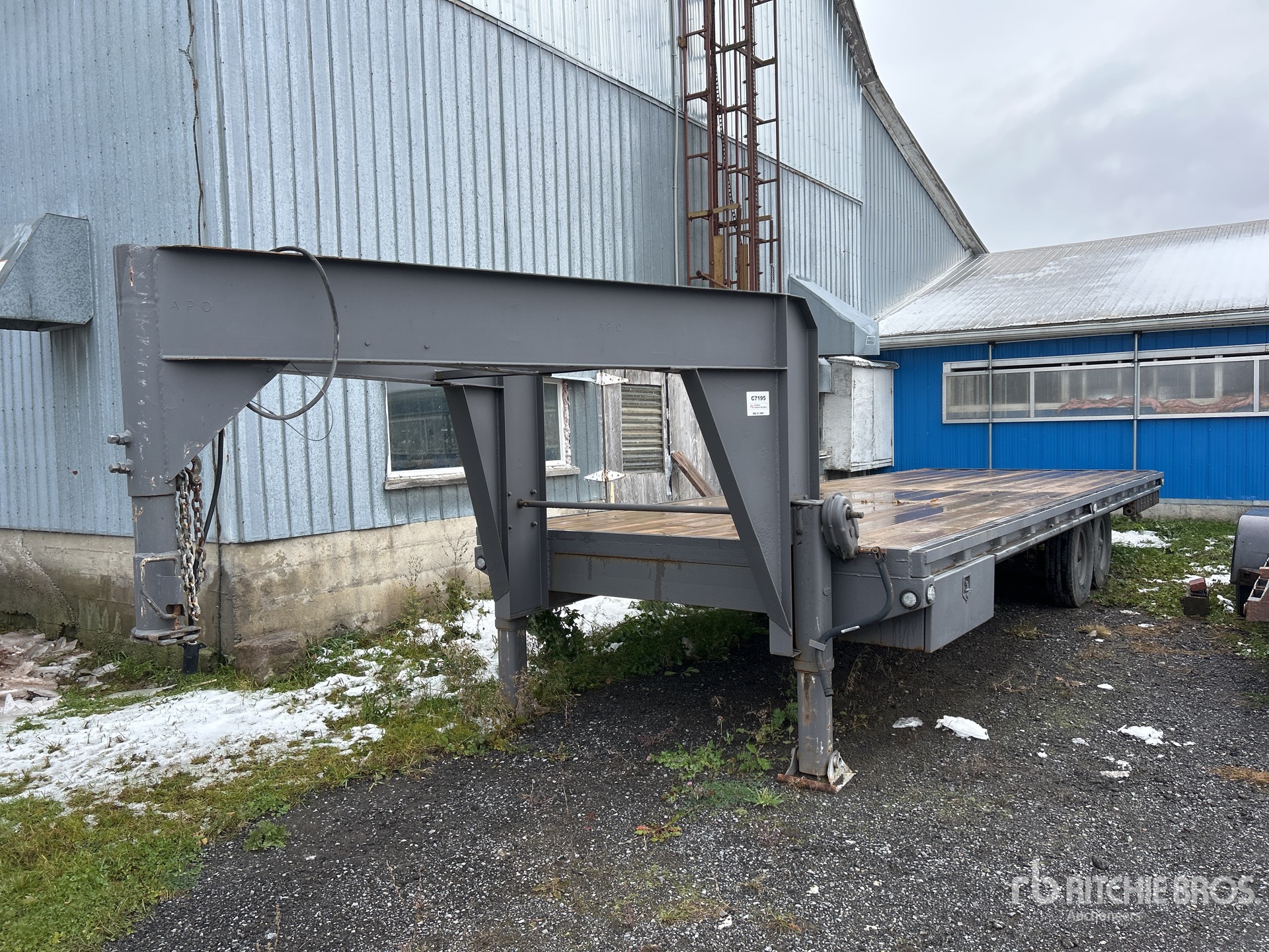 General Appearance with Bild, Ecke vorne links