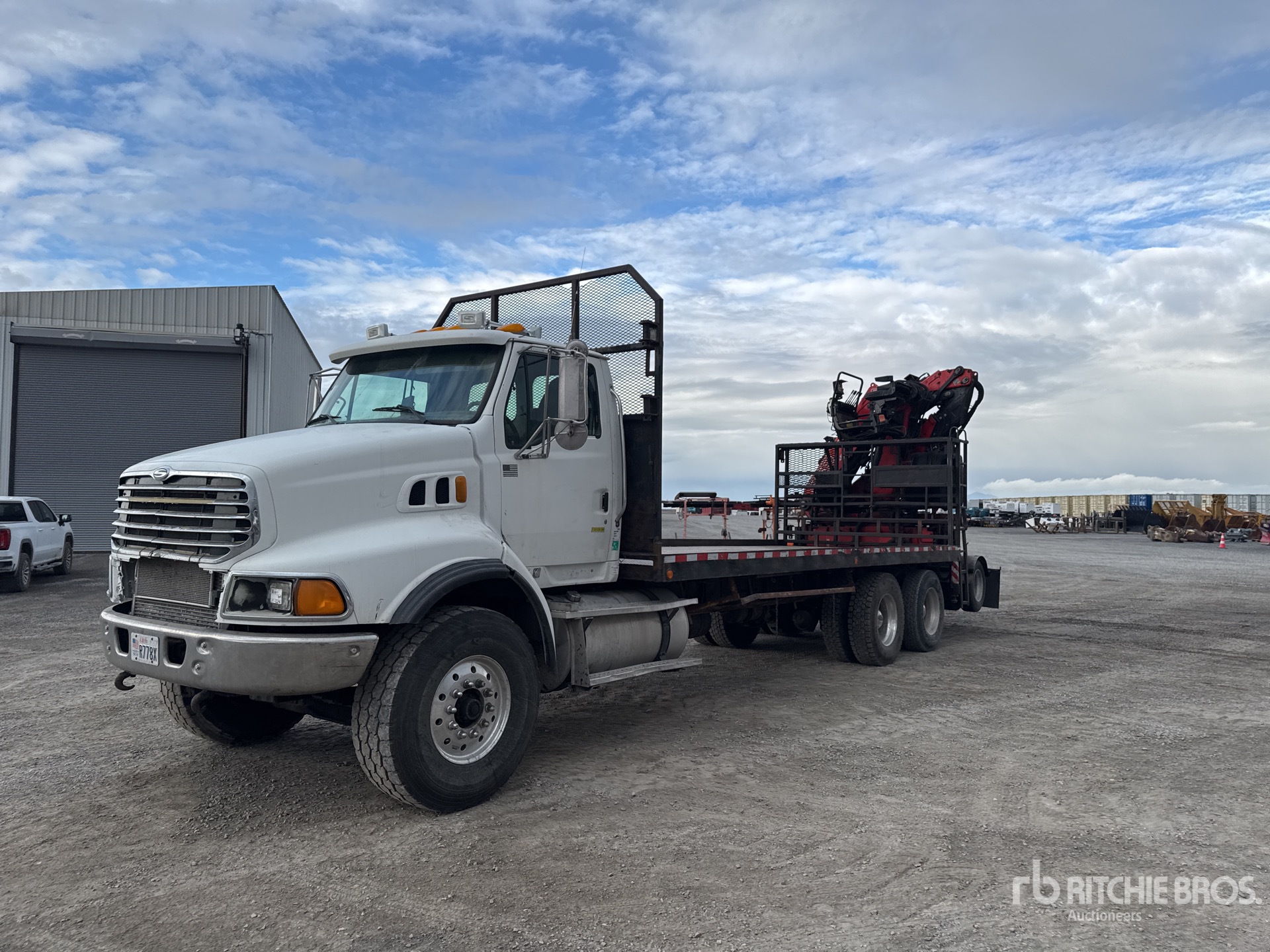 General Appearance with Bild, Ecke vorne links