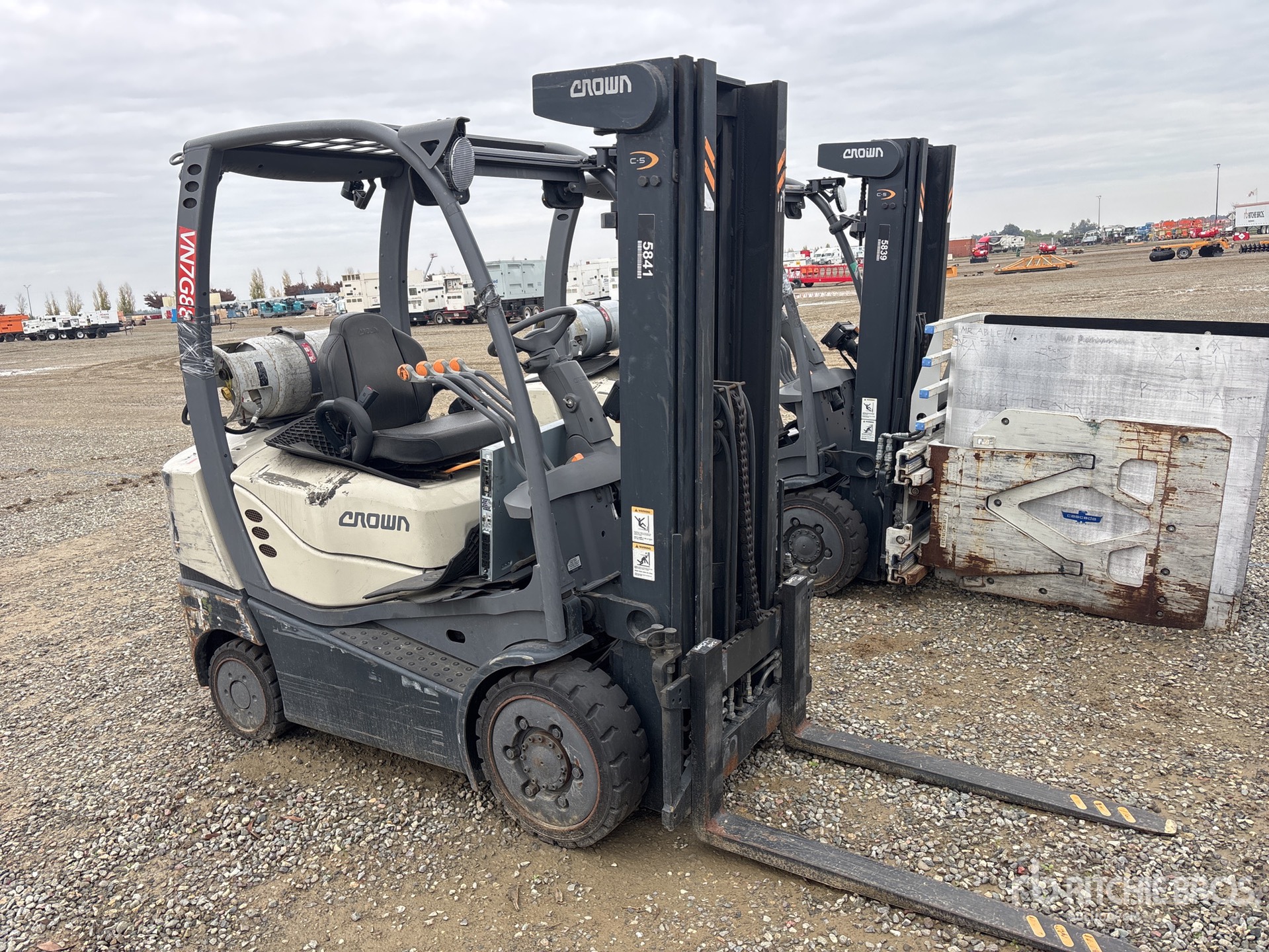 Aspect général with Image, coin avant droit