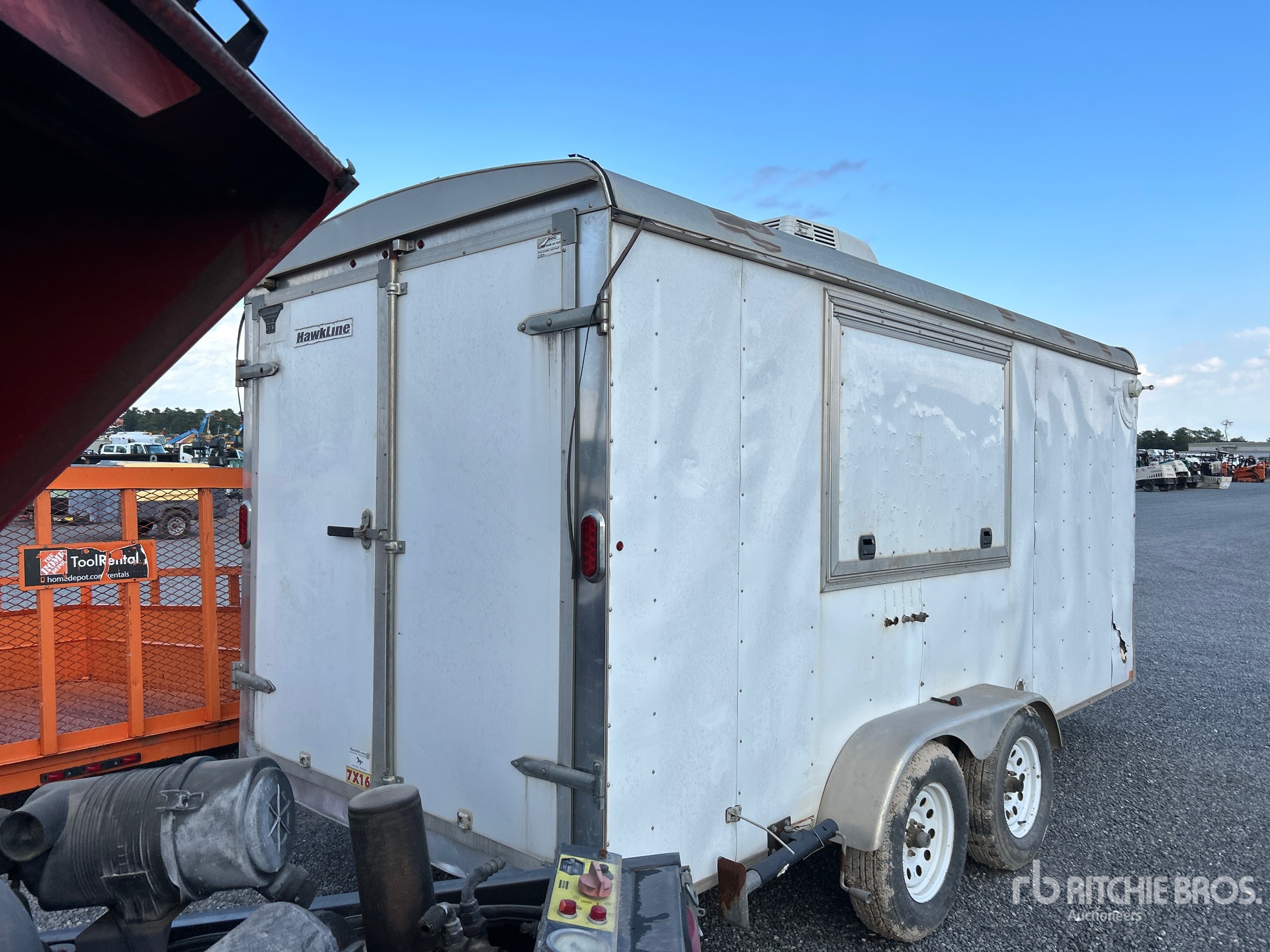 Aspect général with Image, coin arrière droit