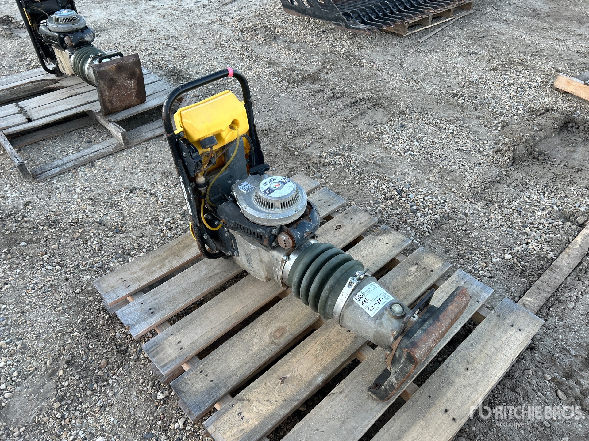 General Appearance with Bild, Ecke vorne rechts