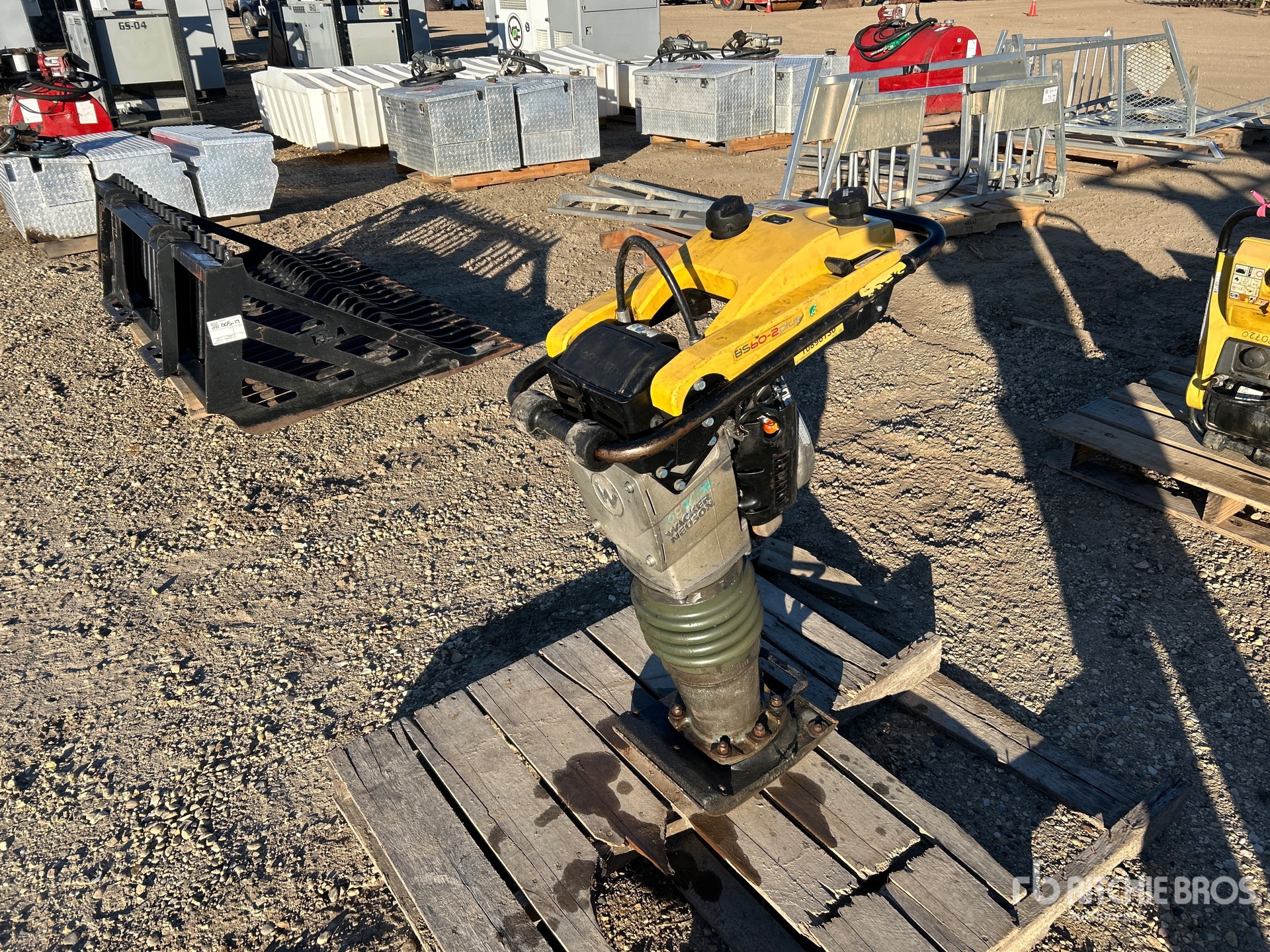 General Appearance with Bild, Ecke hinten rechts