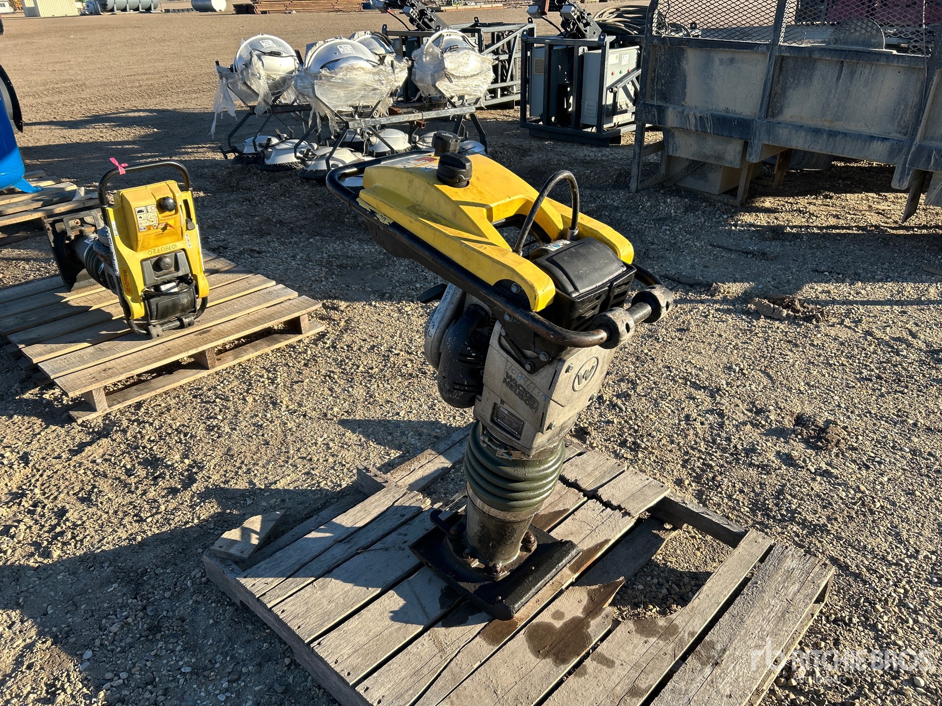 General Appearance with Bild, Ecke hinten links