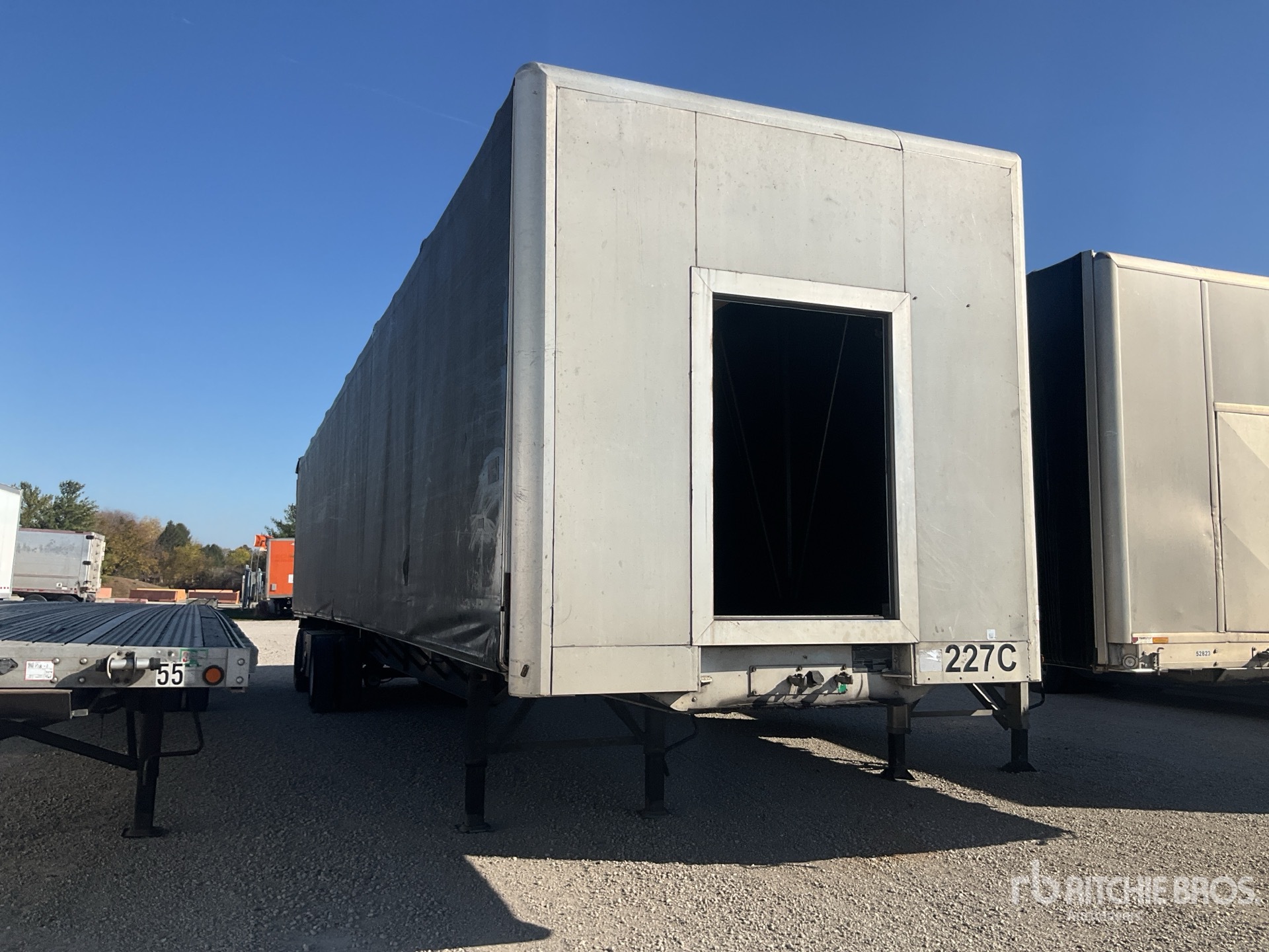 General Appearance with Bild, Ecke vorne rechts