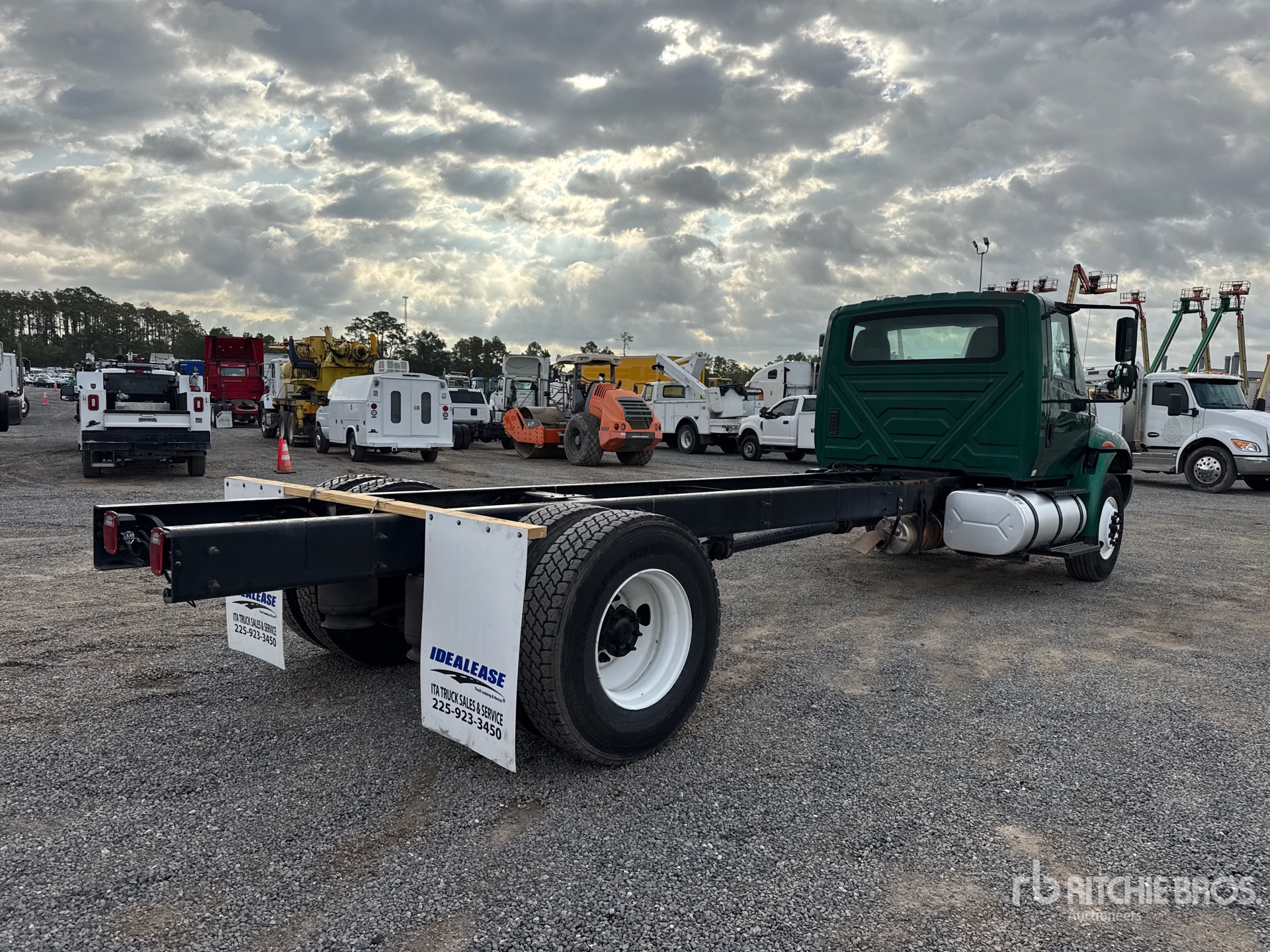 Aspect général with Image, coin arrière droit