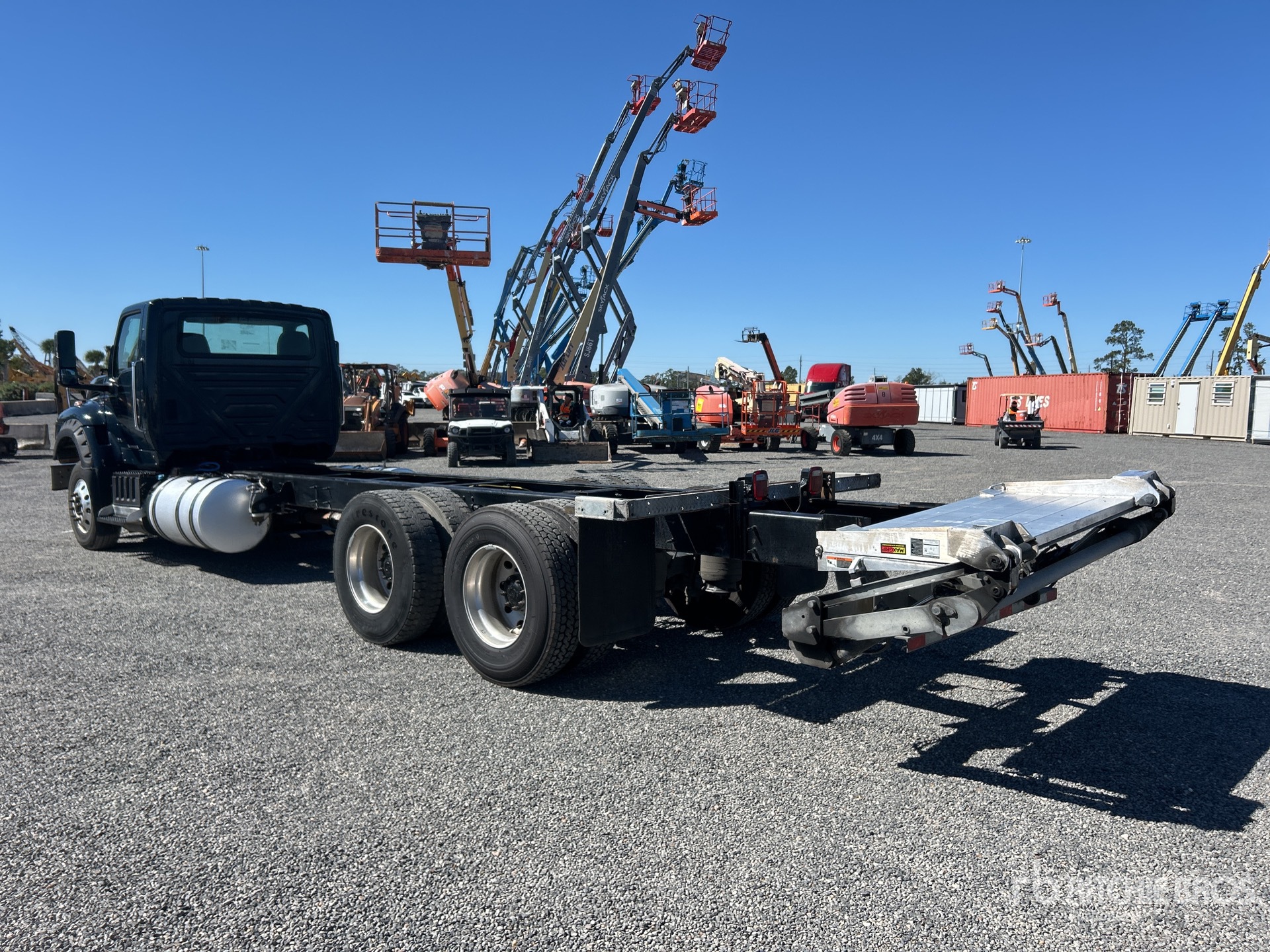 Aspect général with Image, coin arrière gauche