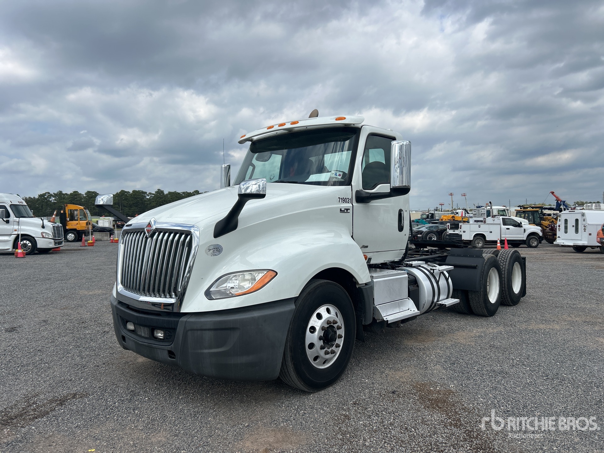 General Appearance with Bild, Ecke vorne links