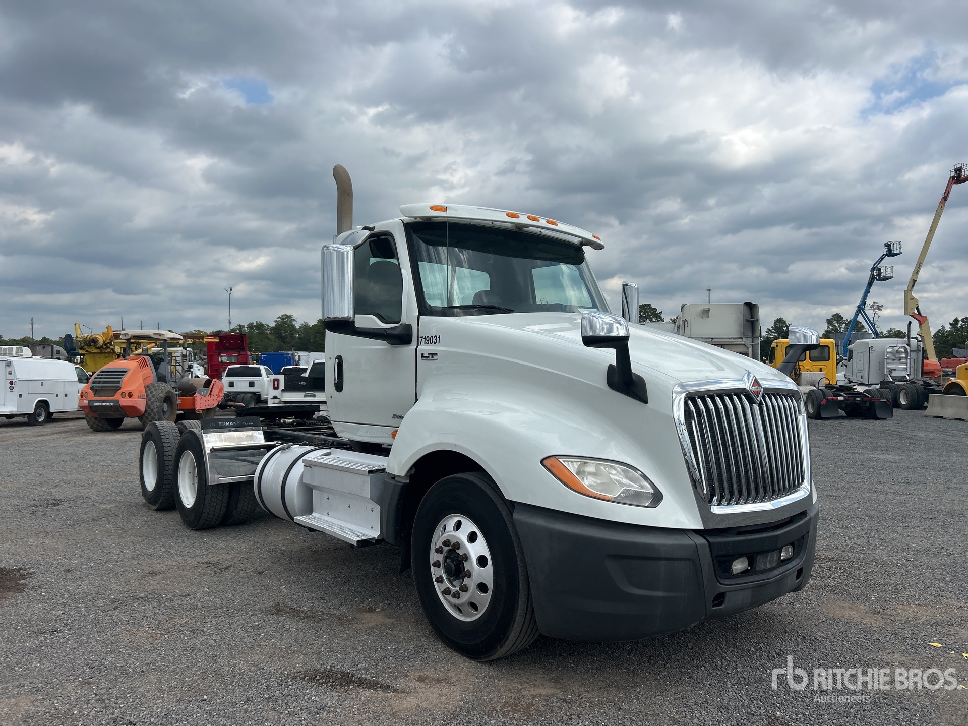 General Appearance with Bild, Ecke vorne rechts